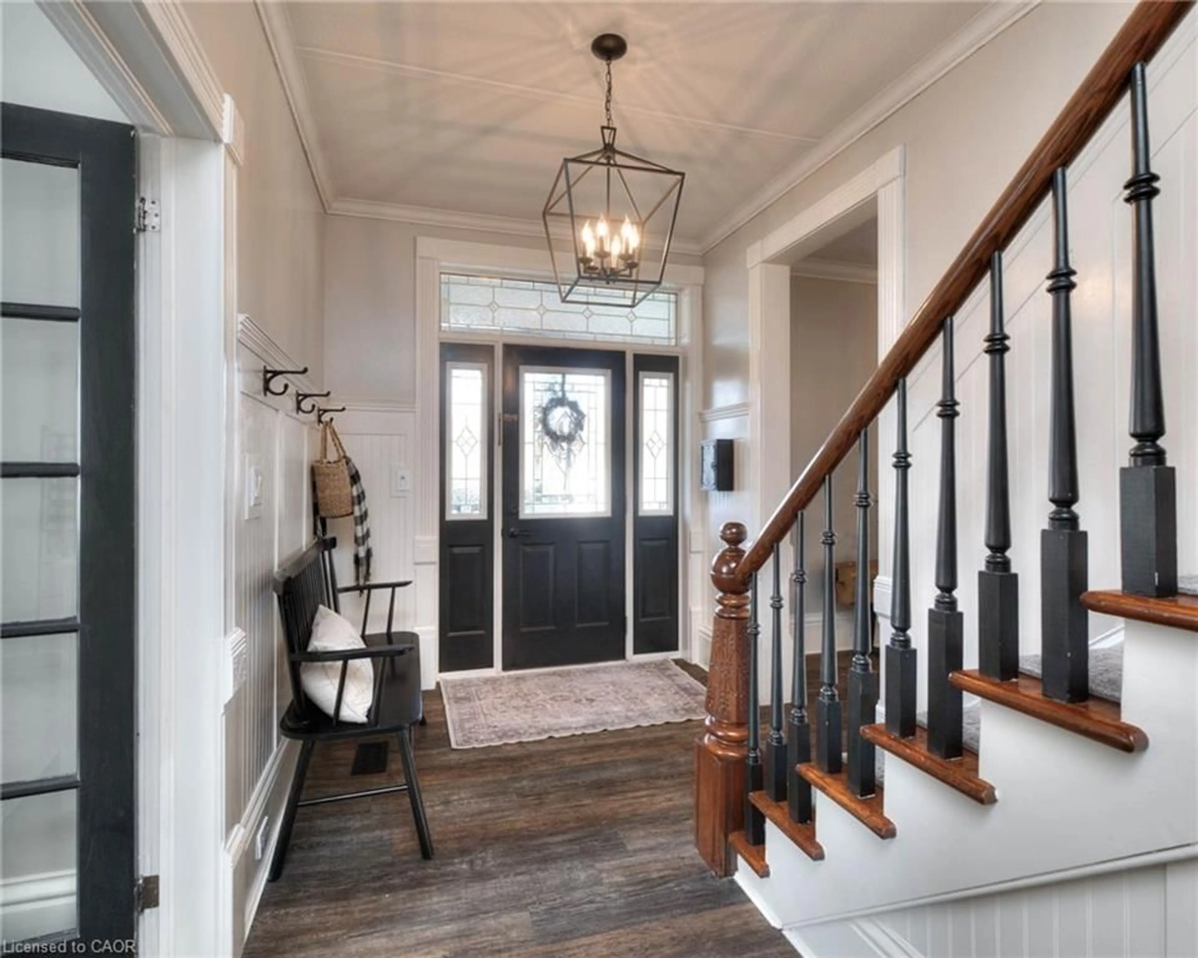 Indoor entryway for 179 Main St, Atwood Ontario N0G 1B0