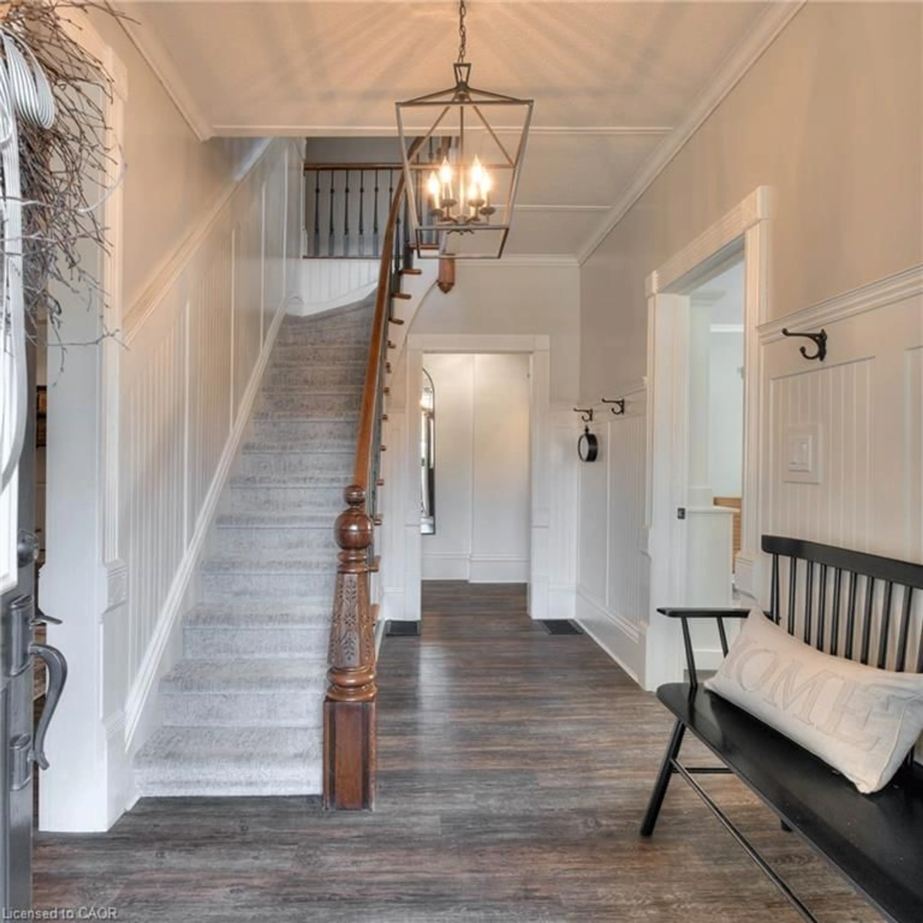 Indoor entryway for 179 Main St, Atwood Ontario N0G 1B0