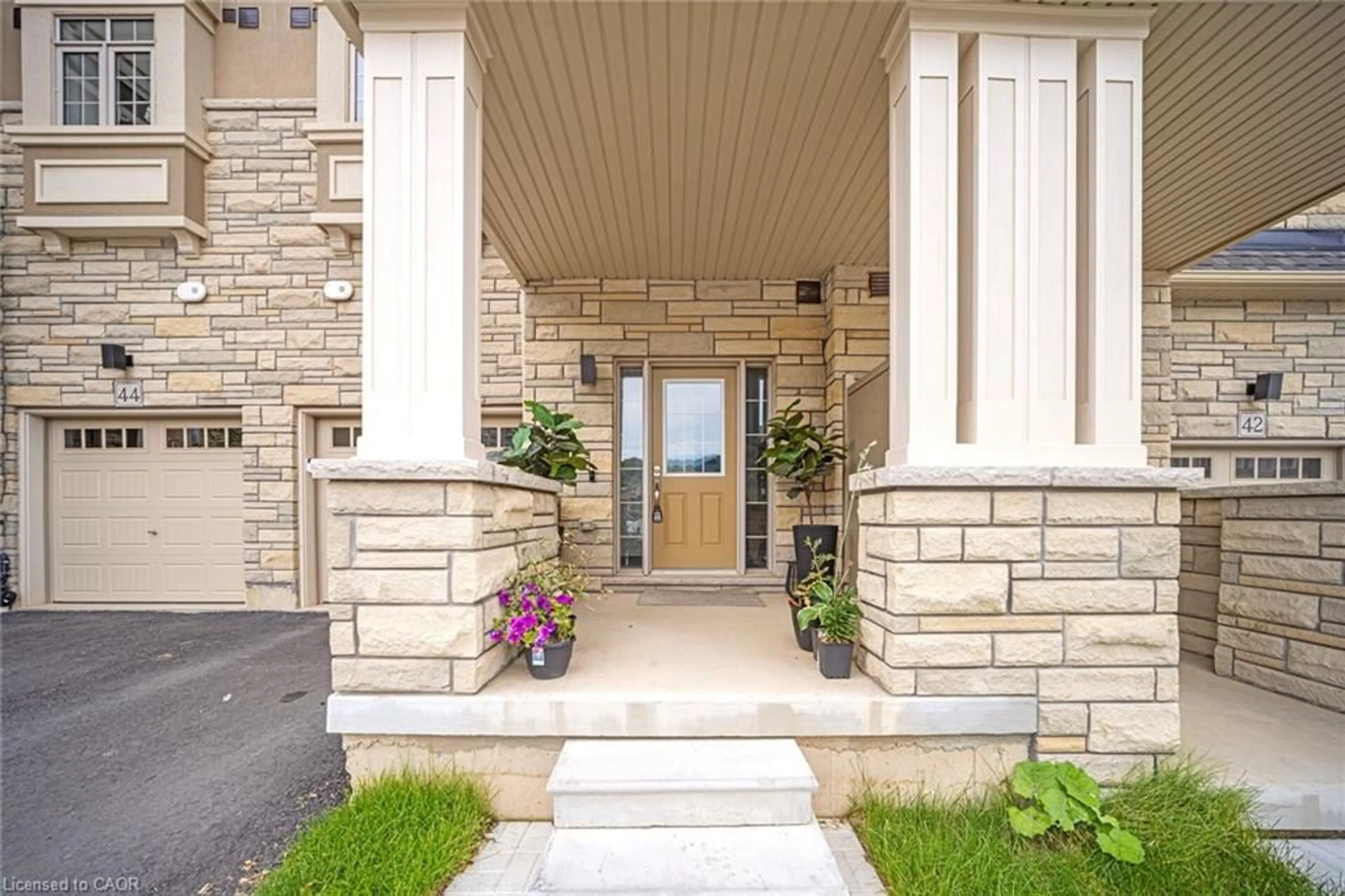 Indoor entryway for 305 Garner Rd #43, Hamilton Ontario L9G 3K9