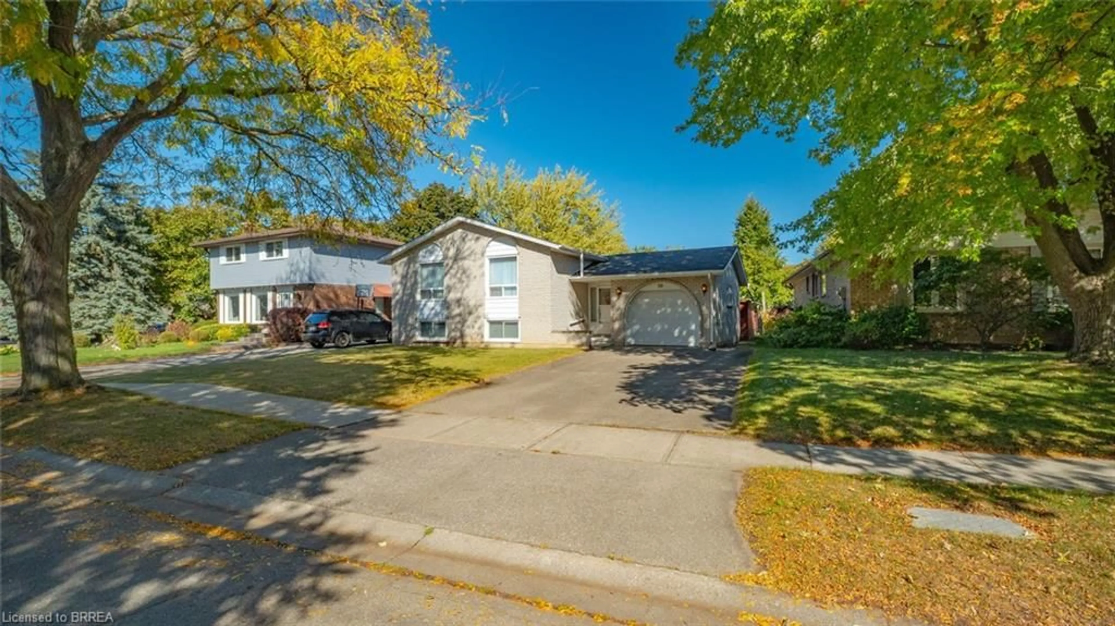 A pic from outside/outdoor area/front of a property/back of a property/a pic from drone, street for 30 Stodola Dr, Brantford Ontario N3R 6J5