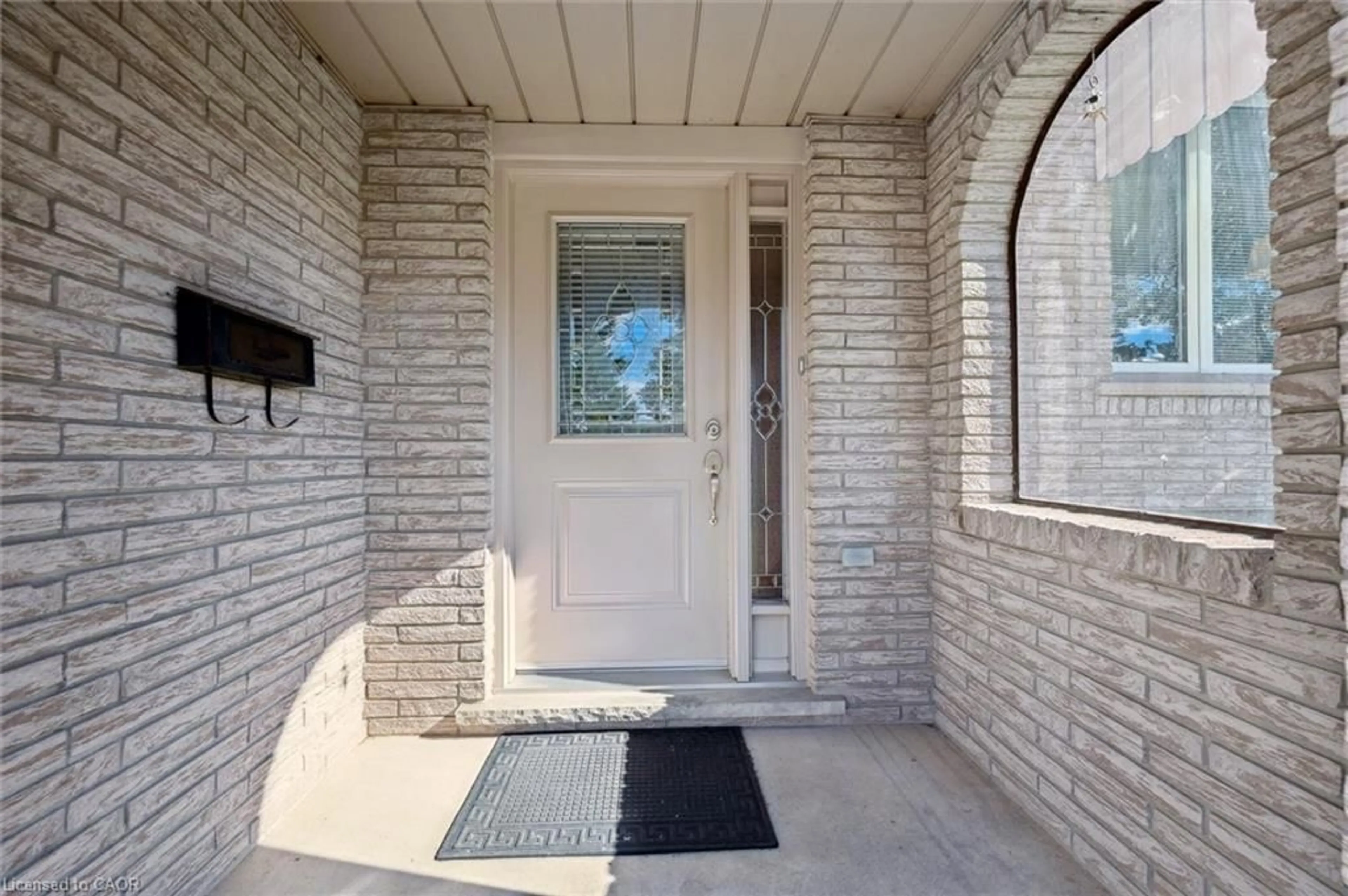 Indoor entryway for 162 The Country Way, Kitchener Ontario N2E 2L2