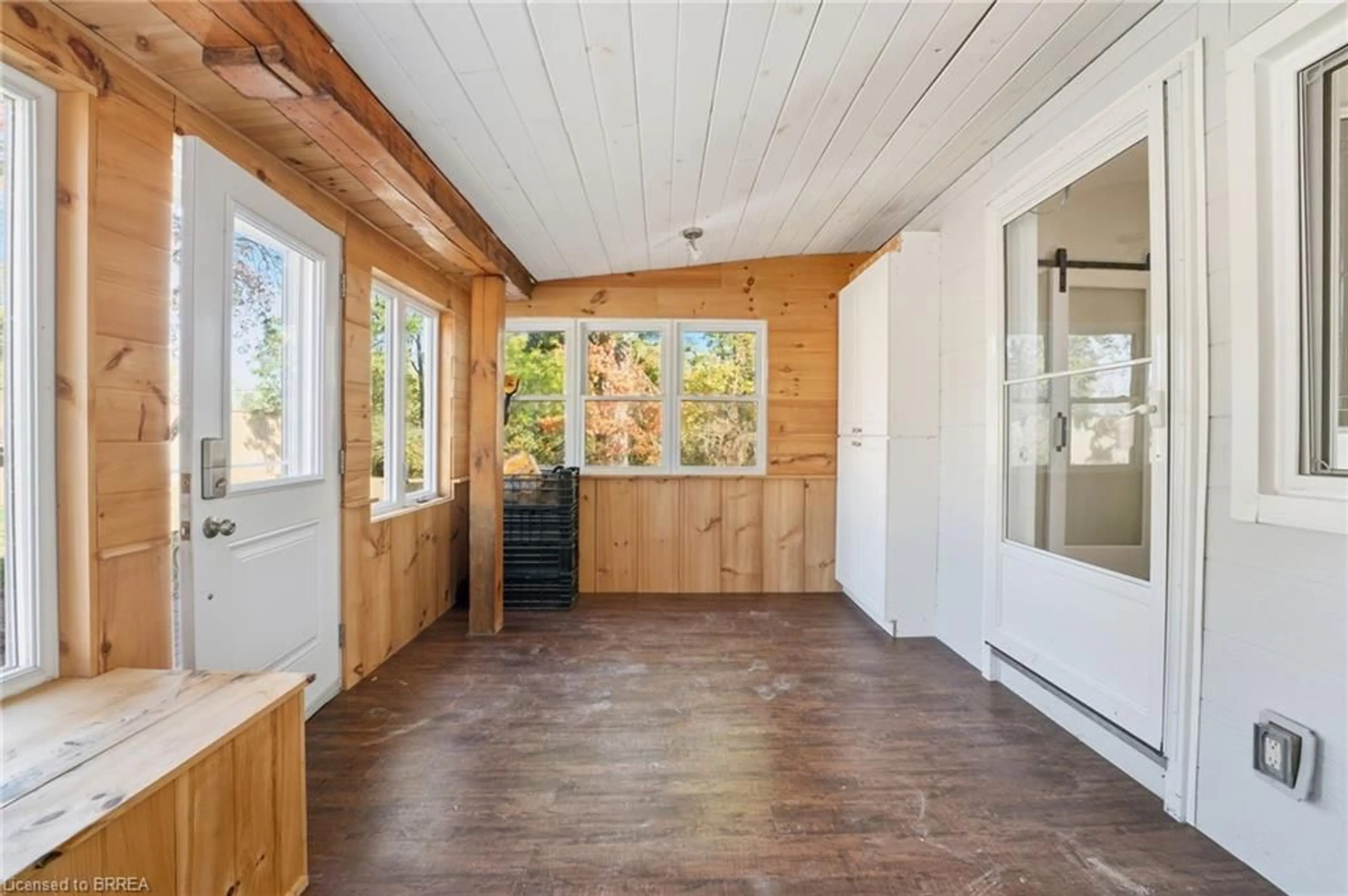 Indoor entryway for 11683 Springfield Rd, Springfield Ontario N0L 2J0