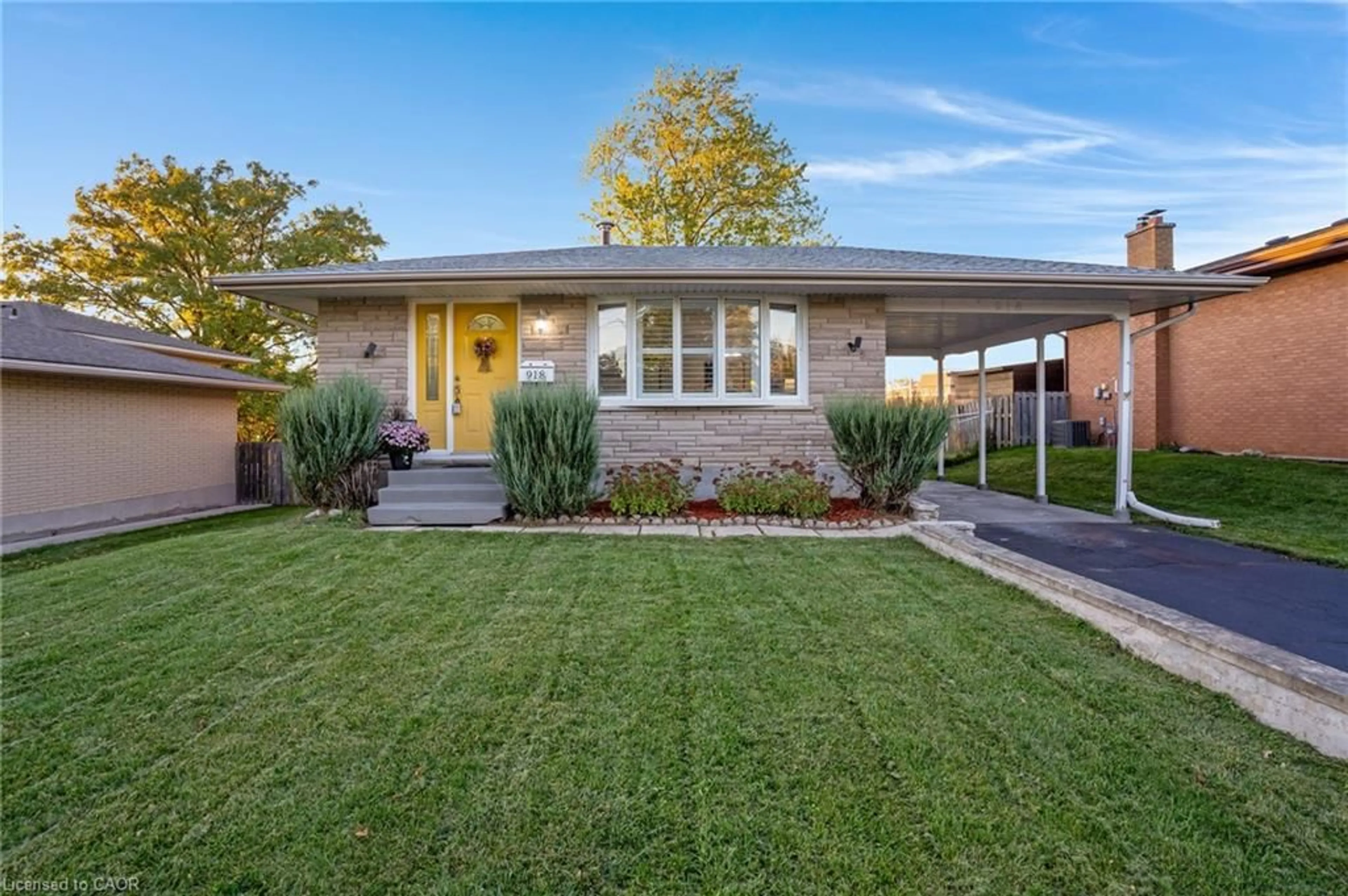 Home with brick exterior material, street for 918 Westminster Dr, Cambridge Ontario N3H 1V2