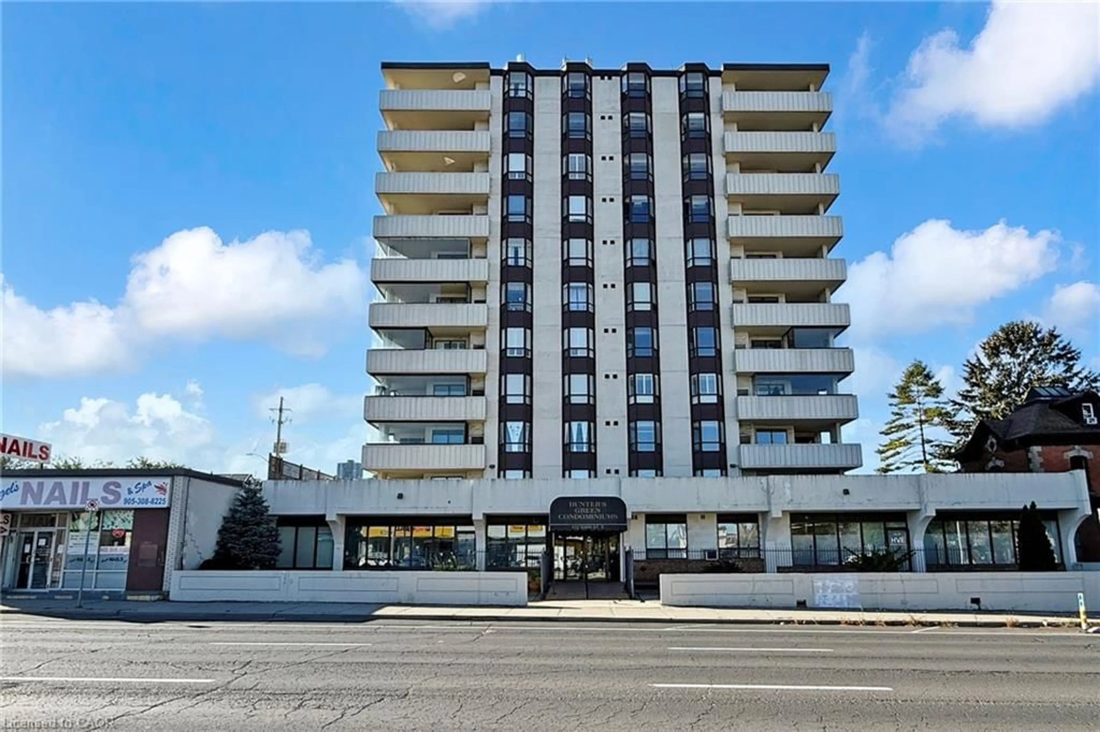 Indoor foyer for 432 Main St #1002, Hamilton Ontario L8N 1J9