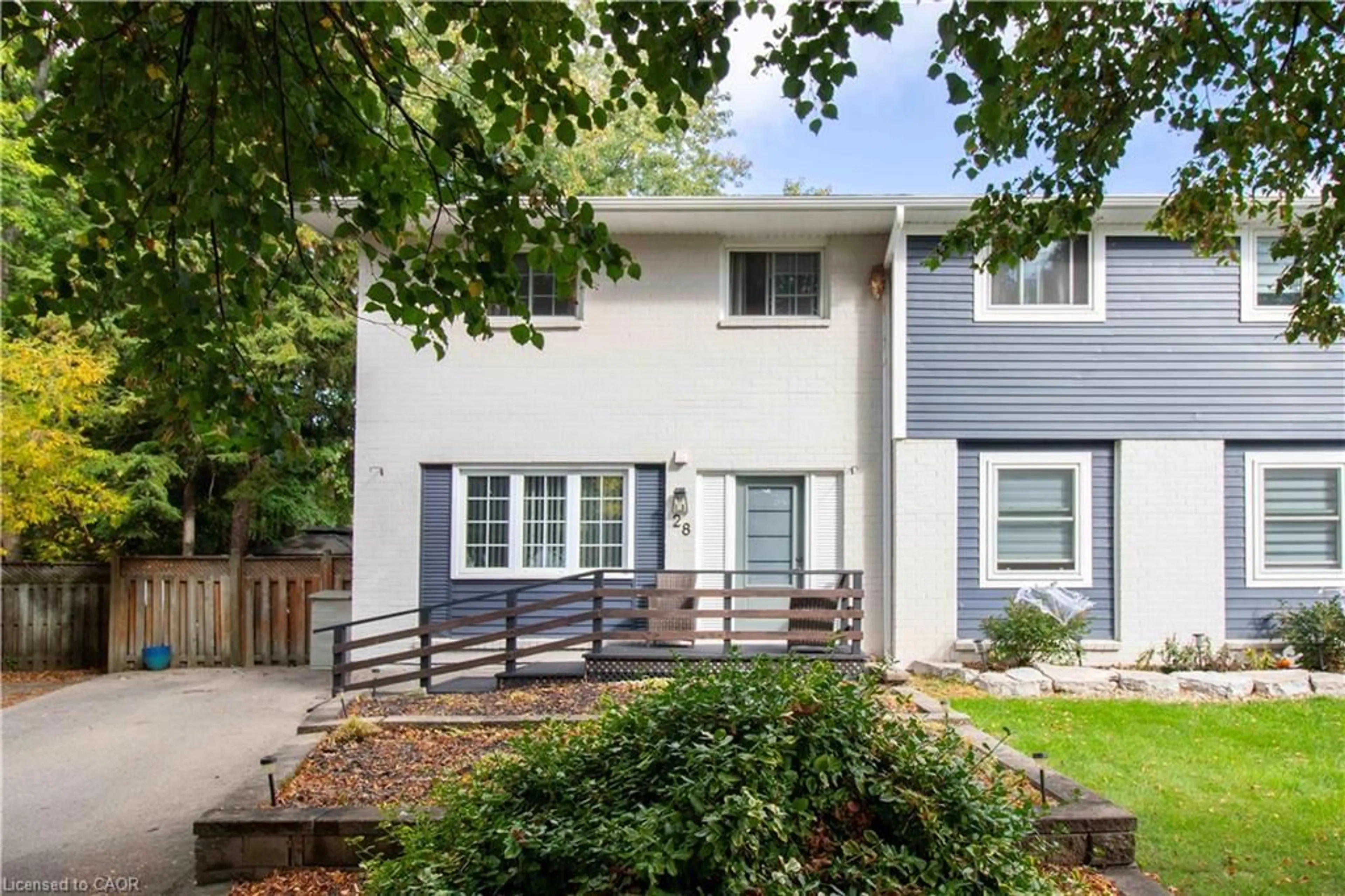 Home with vinyl exterior material, street for 28 Glen Eden Crt, Hamilton Ontario L9C 6H6