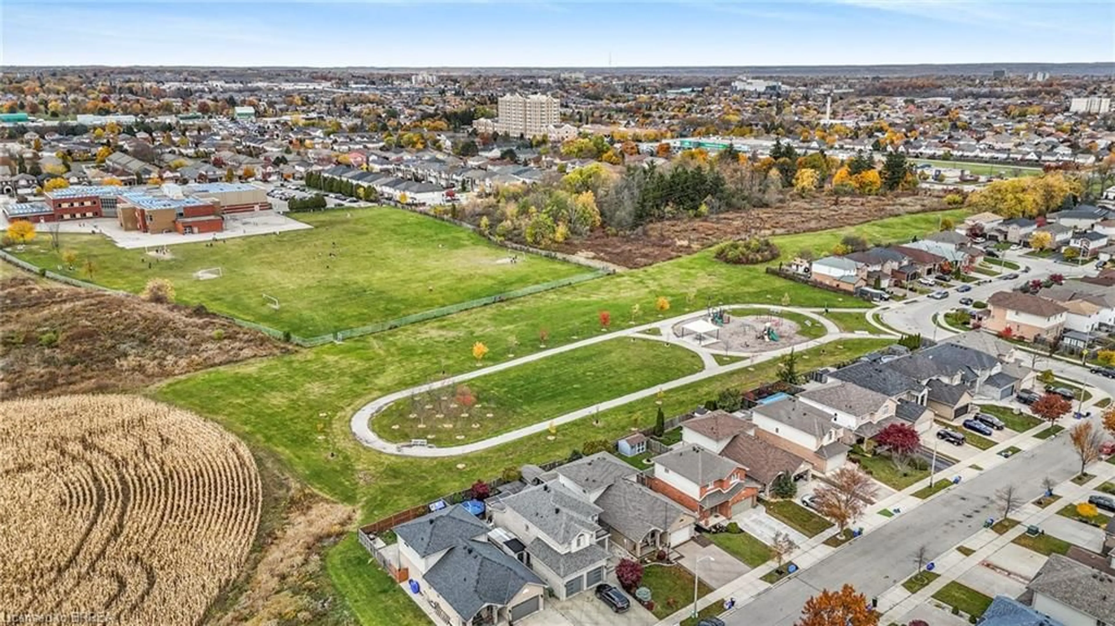 A pic from outside/outdoor area/front of a property/back of a property/a pic from drone, unknown for 32 Turquoise Dr, Hamilton Ontario L8W 4A4