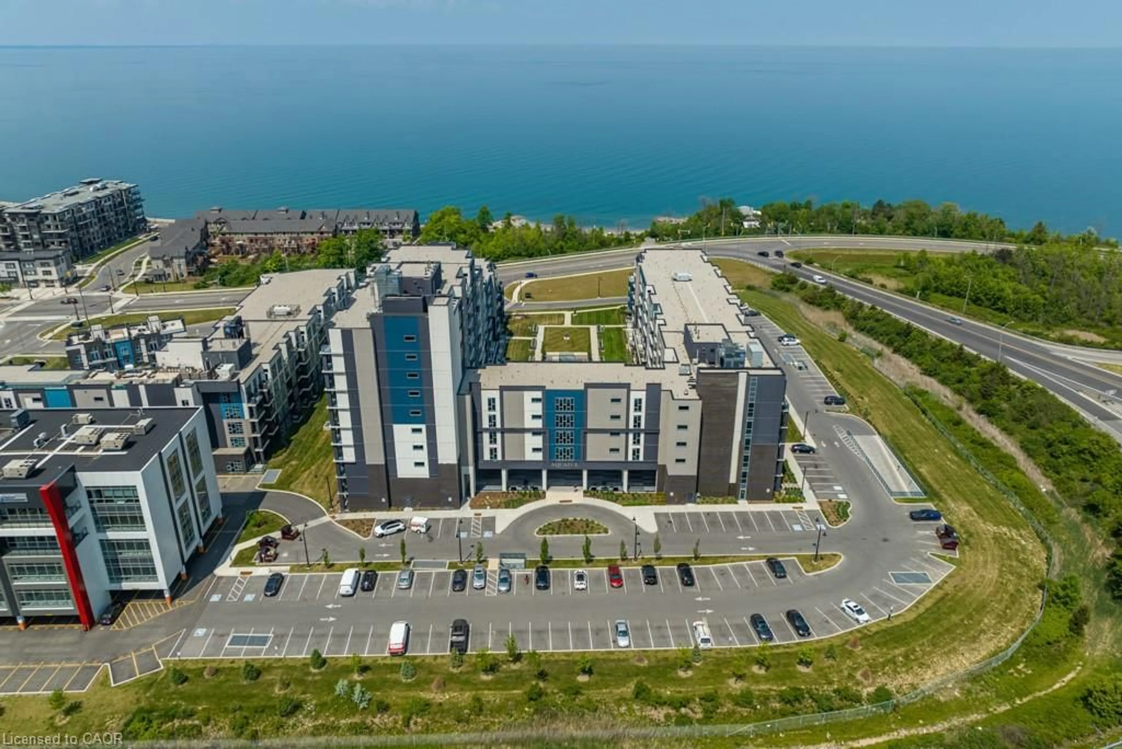 A pic from outside/outdoor area/front of a property/back of a property/a pic from drone, water/lake/river/ocean view for 16 Concord Pl #118, Grimsby Ontario L3M 0J1