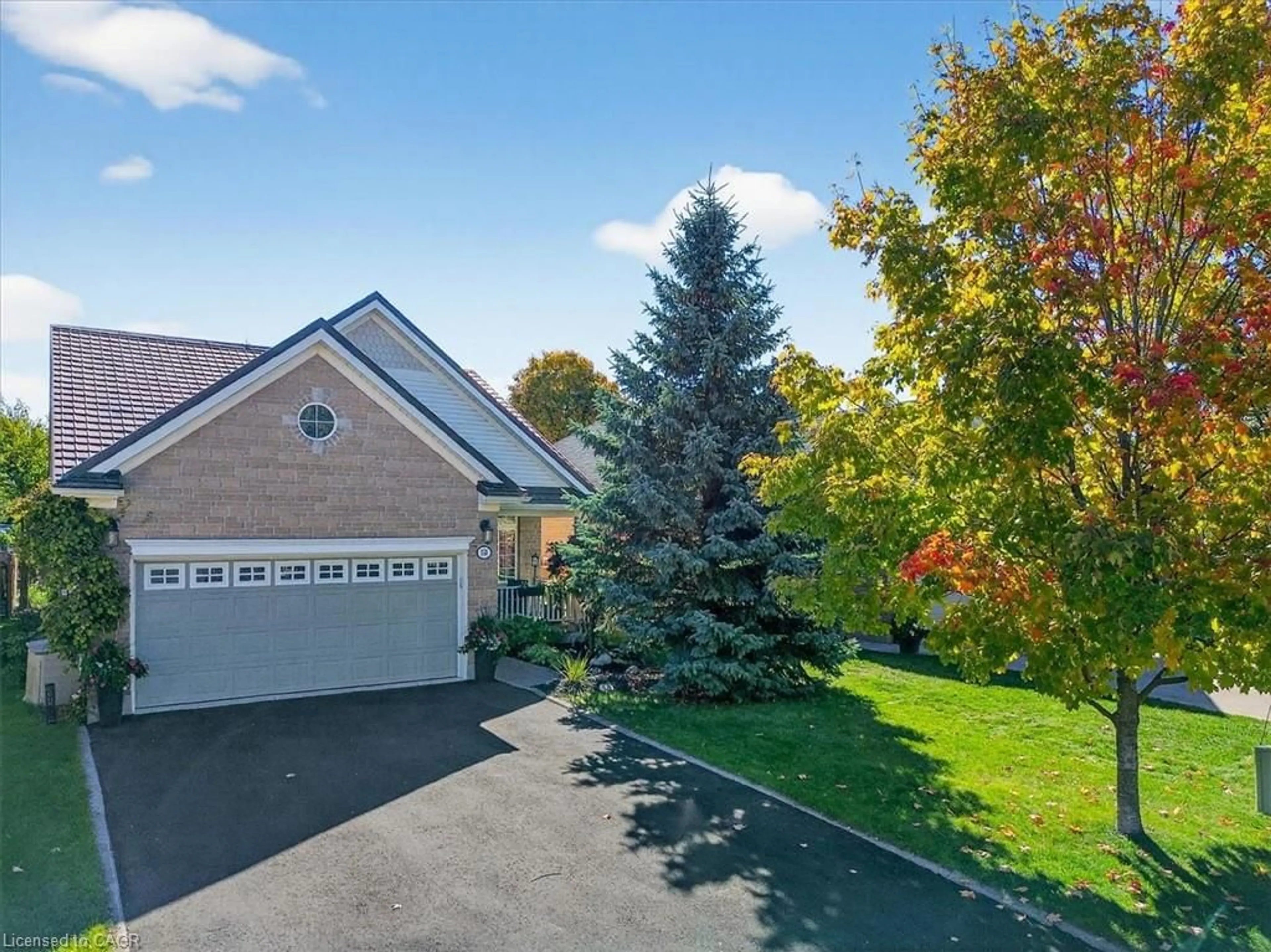 A pic from outside/outdoor area/front of a property/back of a property/a pic from drone, unknown for 151 Reiber Crt, Waterloo Ontario N2L 6N2
