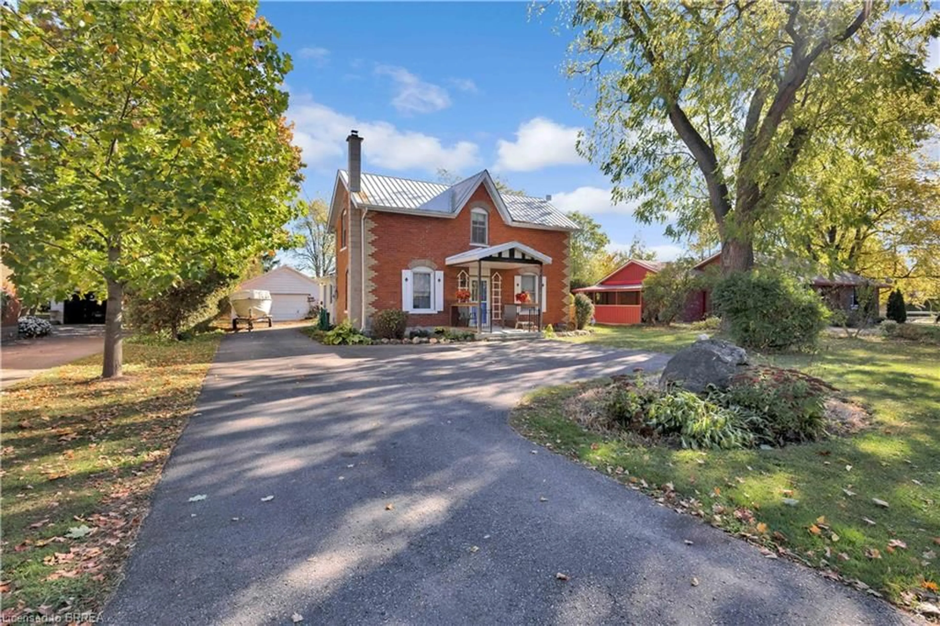 A pic from outside/outdoor area/front of a property/back of a property/a pic from drone, street for 354 Maple Ave, Burford Ontario N0E 1A0