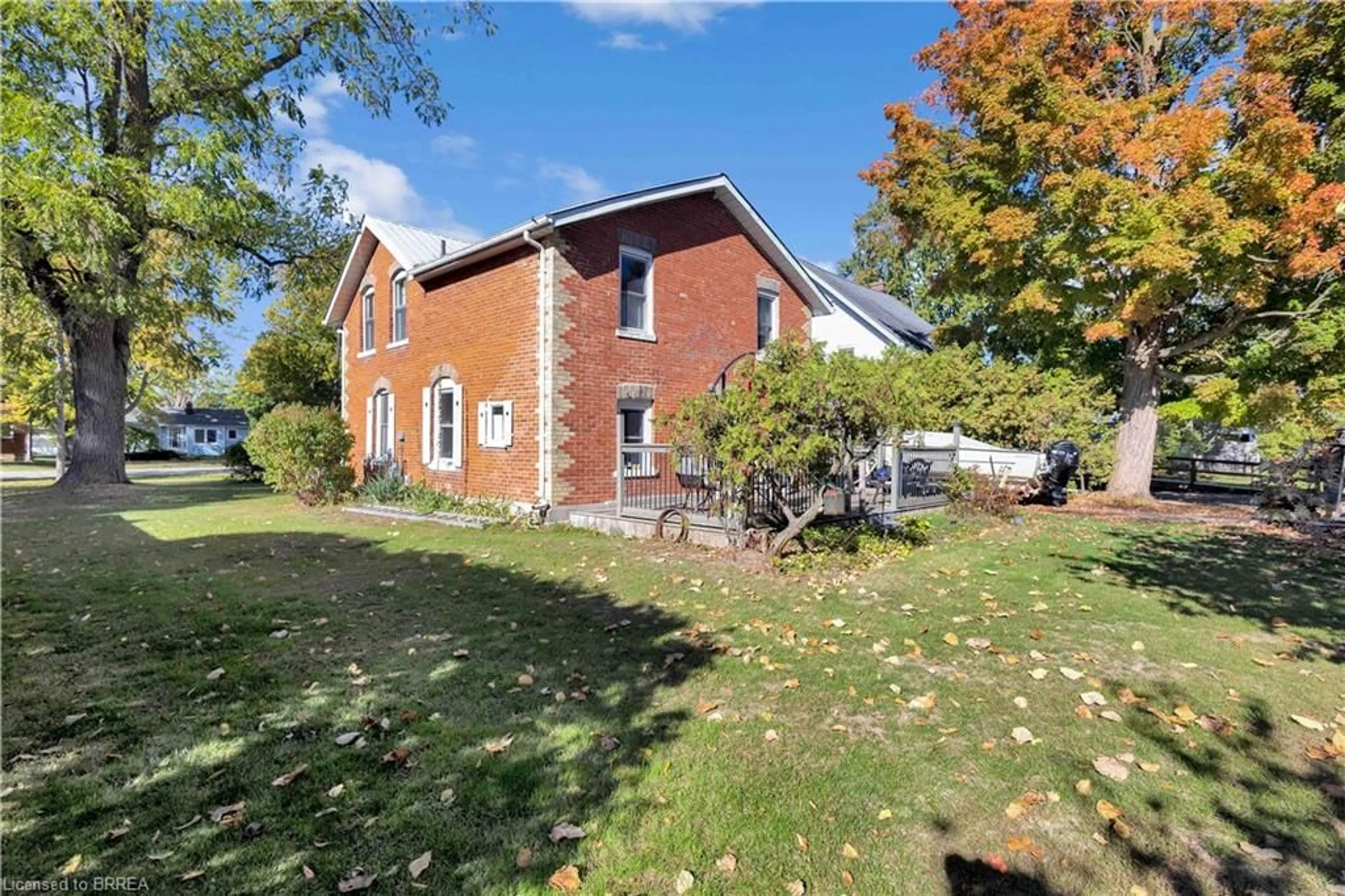 A pic from outside/outdoor area/front of a property/back of a property/a pic from drone, unknown for 354 Maple Ave, Burford Ontario N0E 1A0