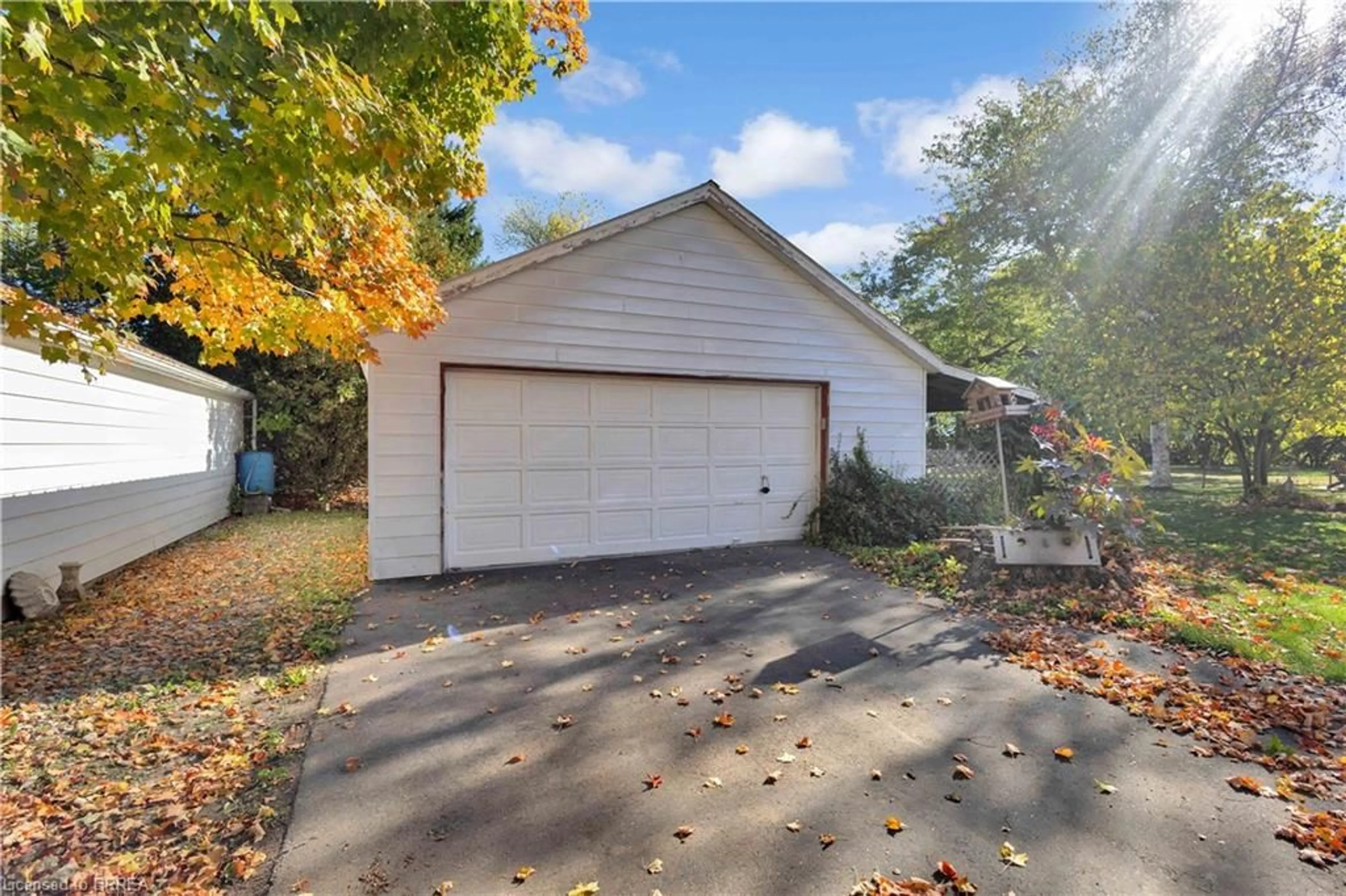 Indoor garage for 354 Maple Ave, Burford Ontario N0E 1A0