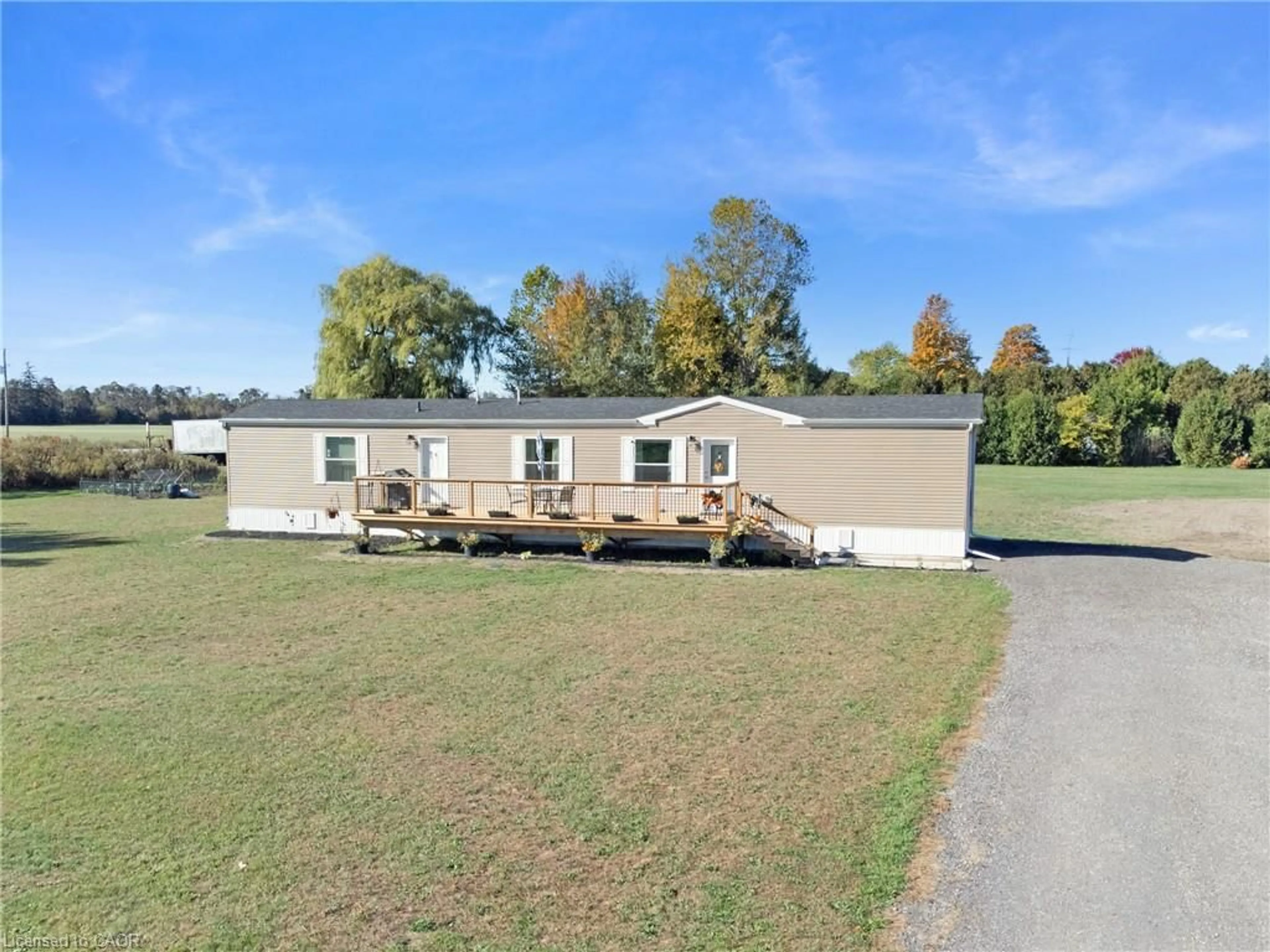 A pic from outside/outdoor area/front of a property/back of a property/a pic from drone, water/lake/river/ocean view for 837 Fertilizer Rd, Simcoe Ontario N3Y 4K6