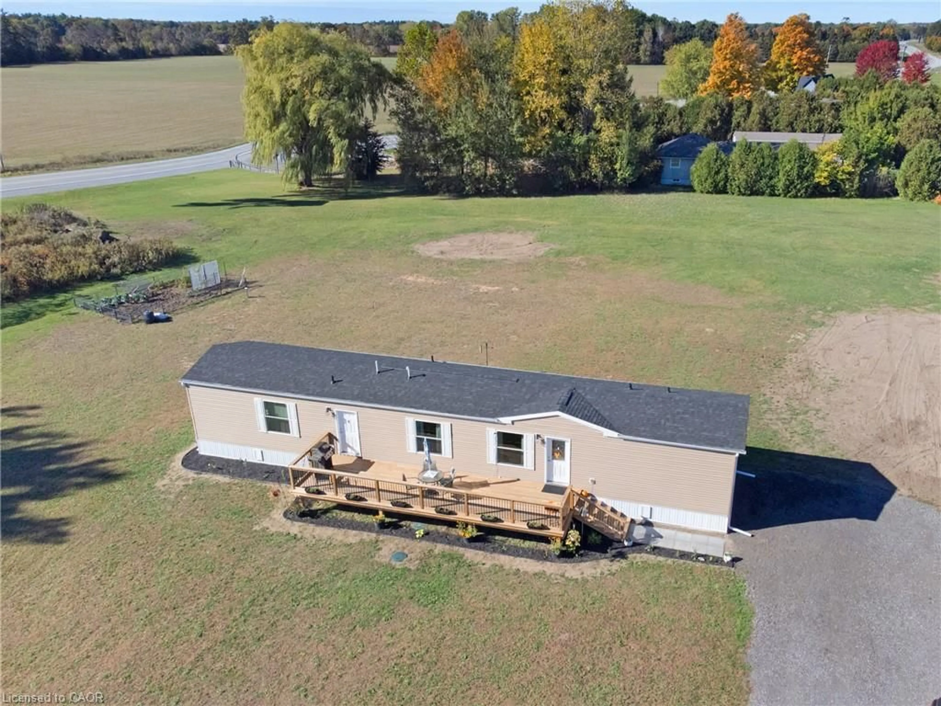 A pic from outside/outdoor area/front of a property/back of a property/a pic from drone, building for 837 Fertilizer Rd, Simcoe Ontario N3Y 4K6