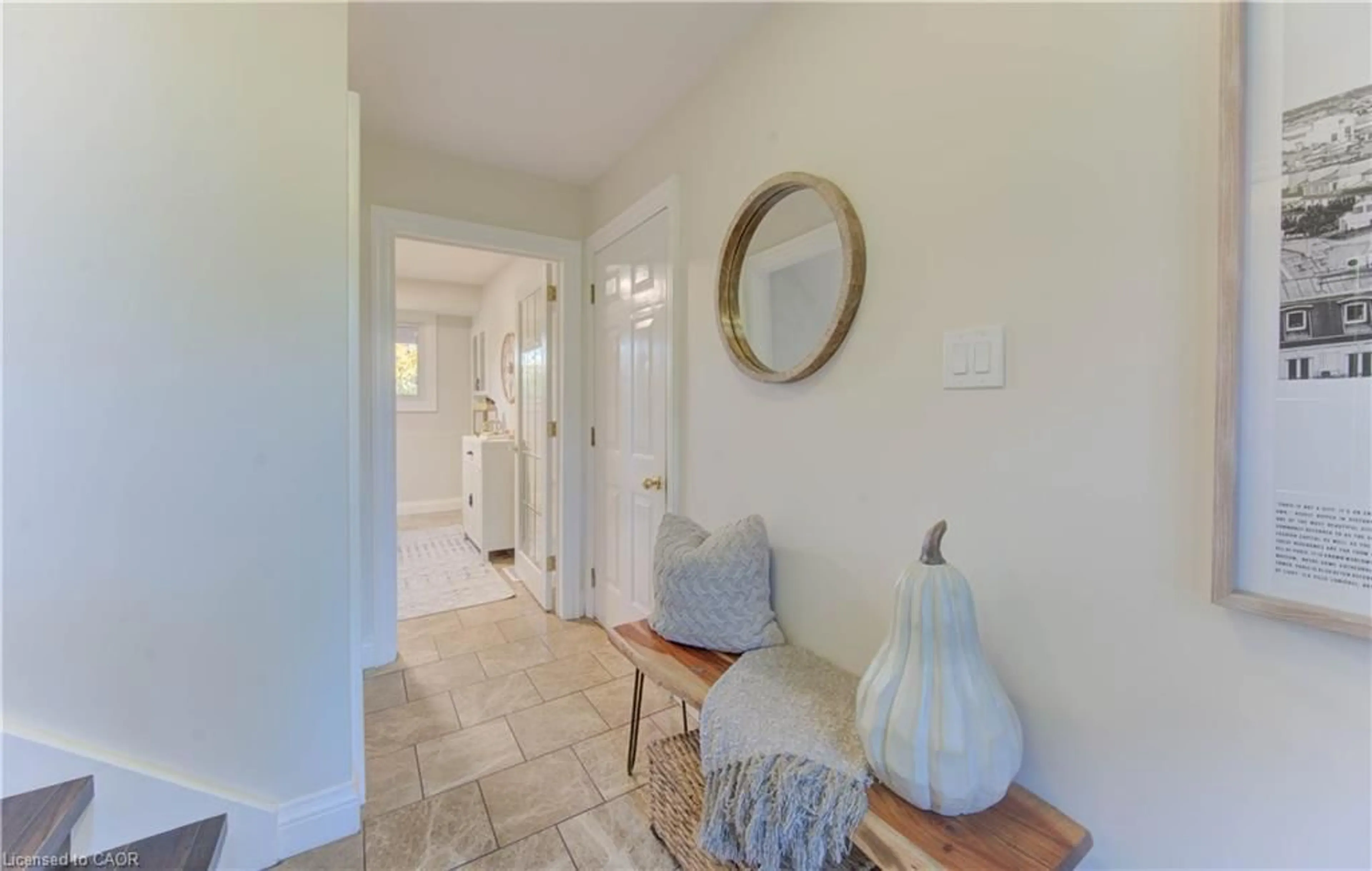 Indoor entryway for 36 Blackfriars Pl, Kitchener Ontario N2A 1M5