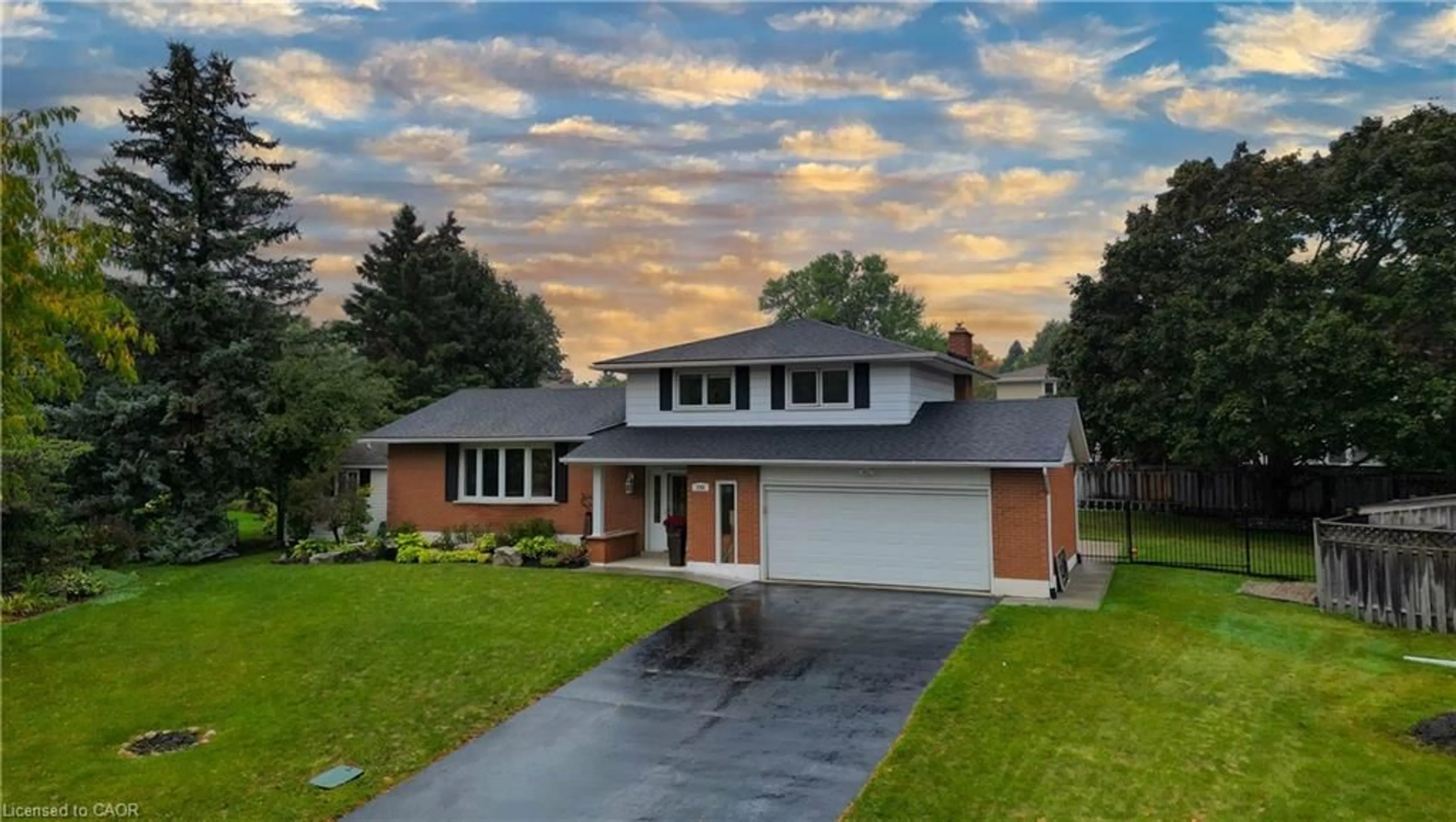 A pic from outside/outdoor area/front of a property/back of a property/a pic from drone, street for 298 Creighton Crt, Waterloo Ontario N2K 1W6
