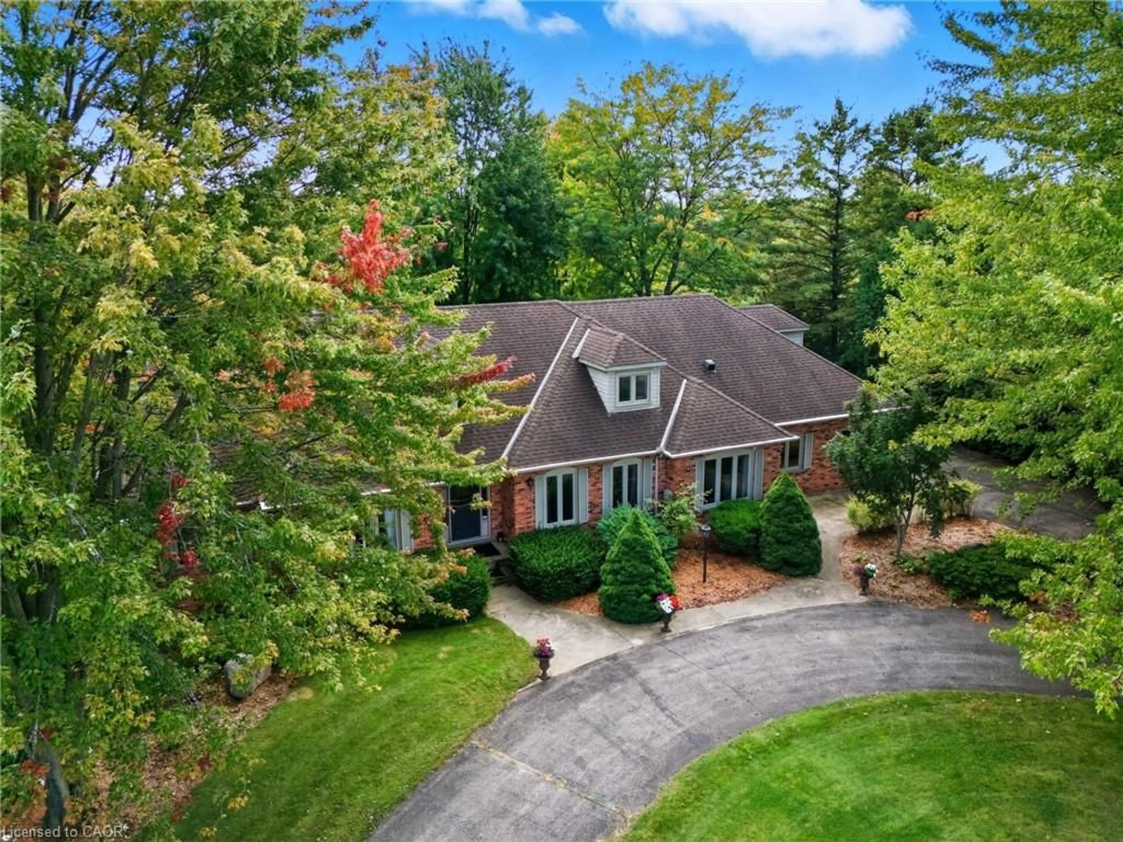 A pic from outside/outdoor area/front of a property/back of a property/a pic from drone, unknown for 55 Bridle Path, Puslinch Ontario N0B 2J0