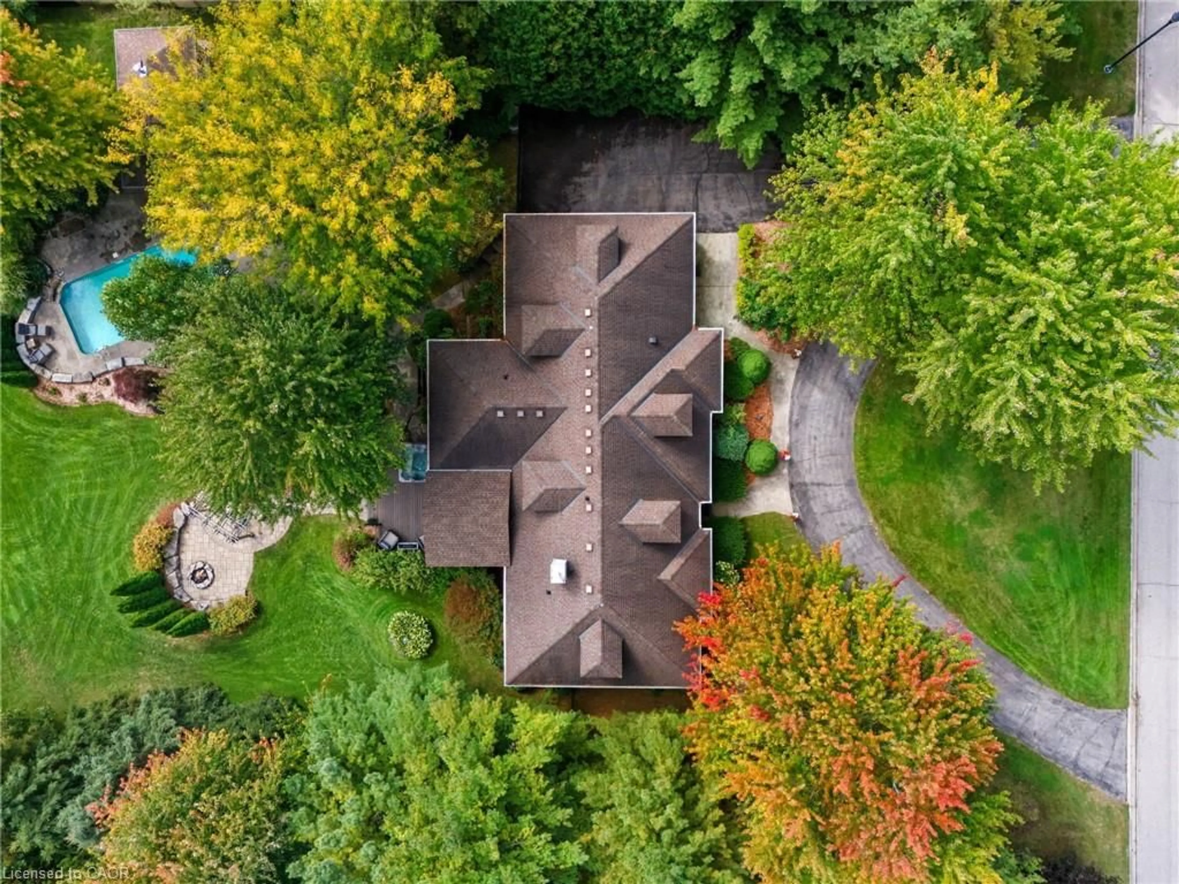 A pic from outside/outdoor area/front of a property/back of a property/a pic from drone, unknown for 55 Bridle Path, Puslinch Ontario N0B 2J0