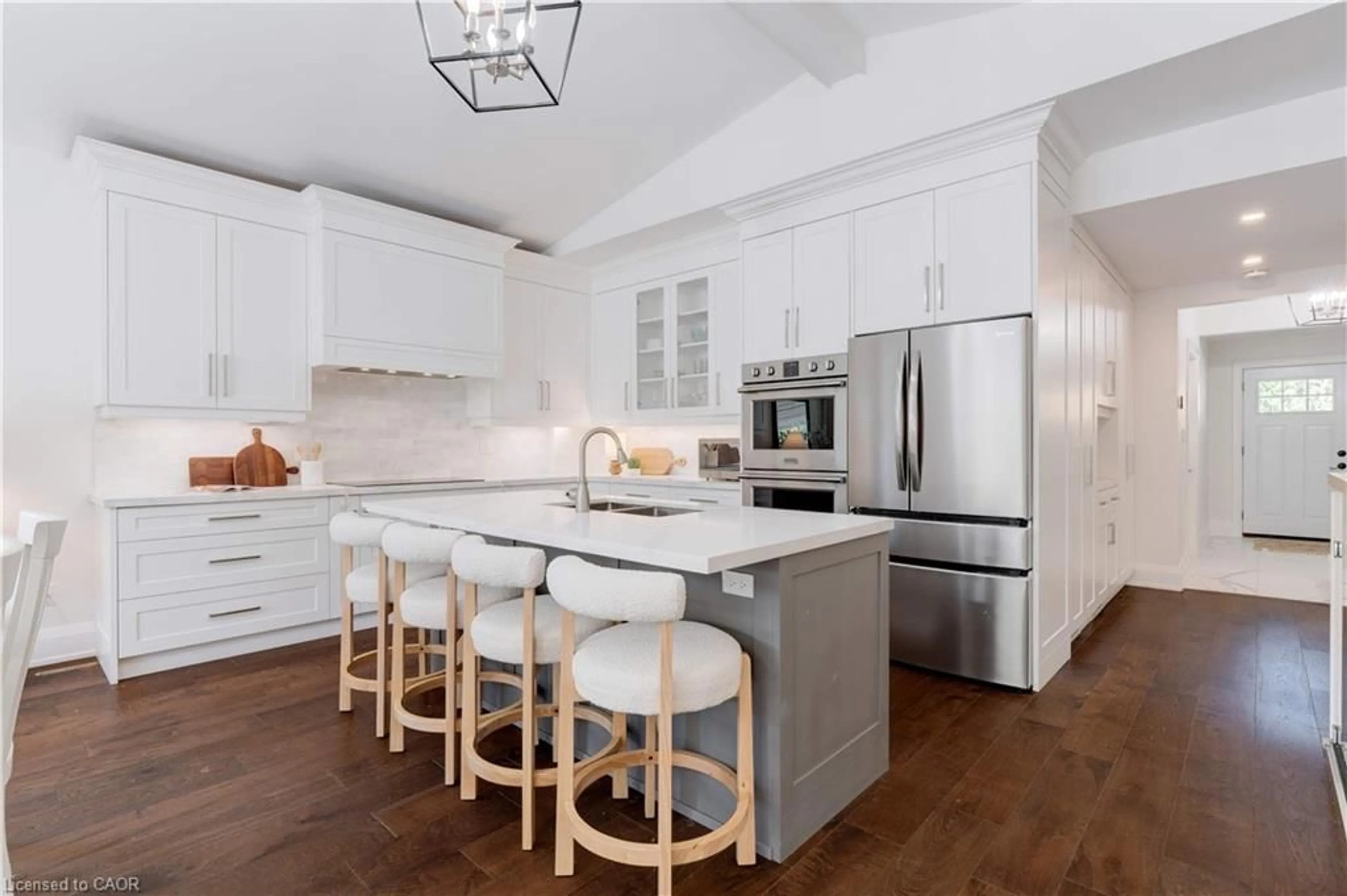Contemporary kitchen, unknown for 296 Kent Cres, Burlington Ontario L7L 4T1