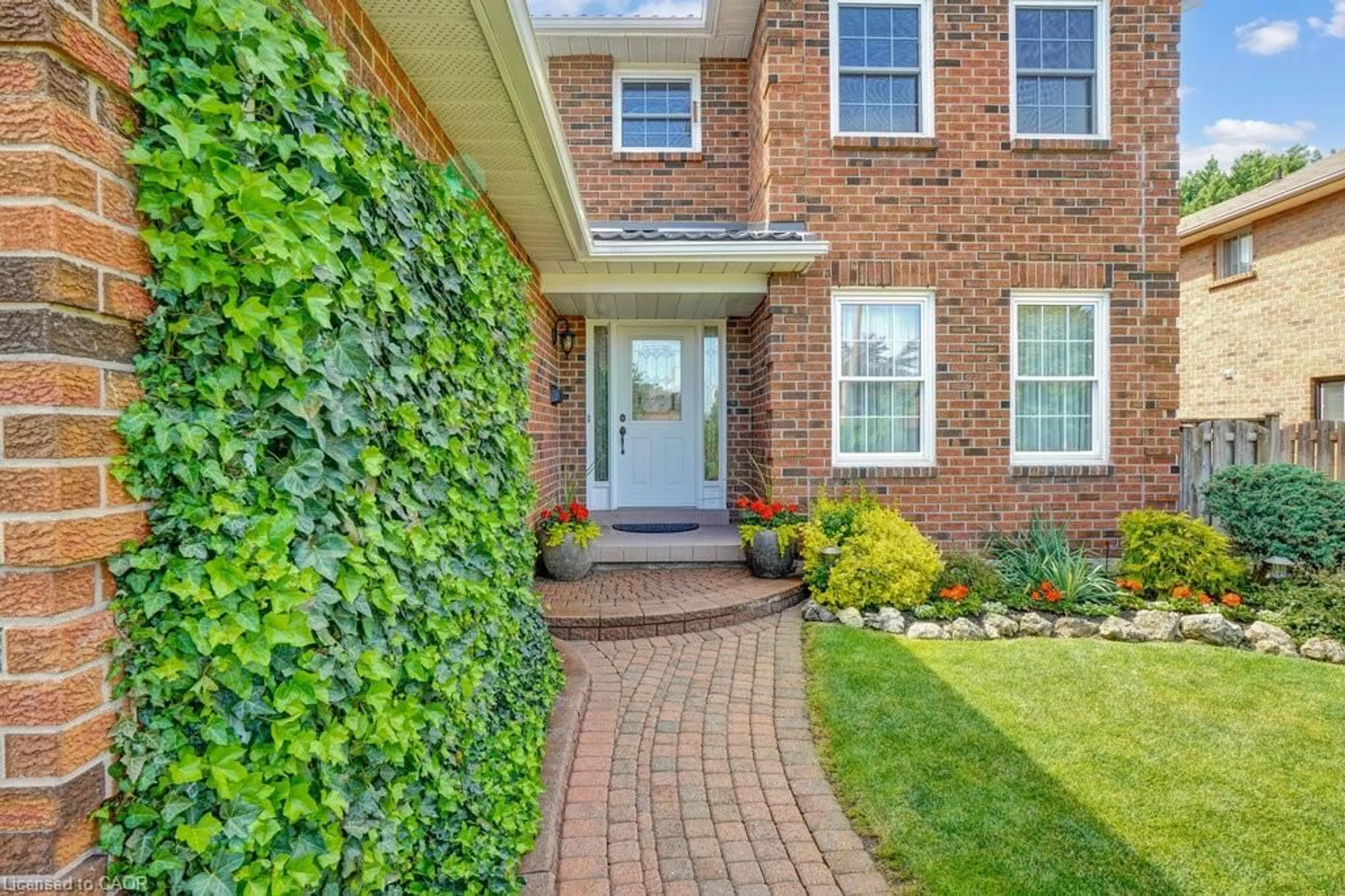 Home with brick exterior material, street for 2289 Beejay Crt, Mississauga Ontario L5M 2N6