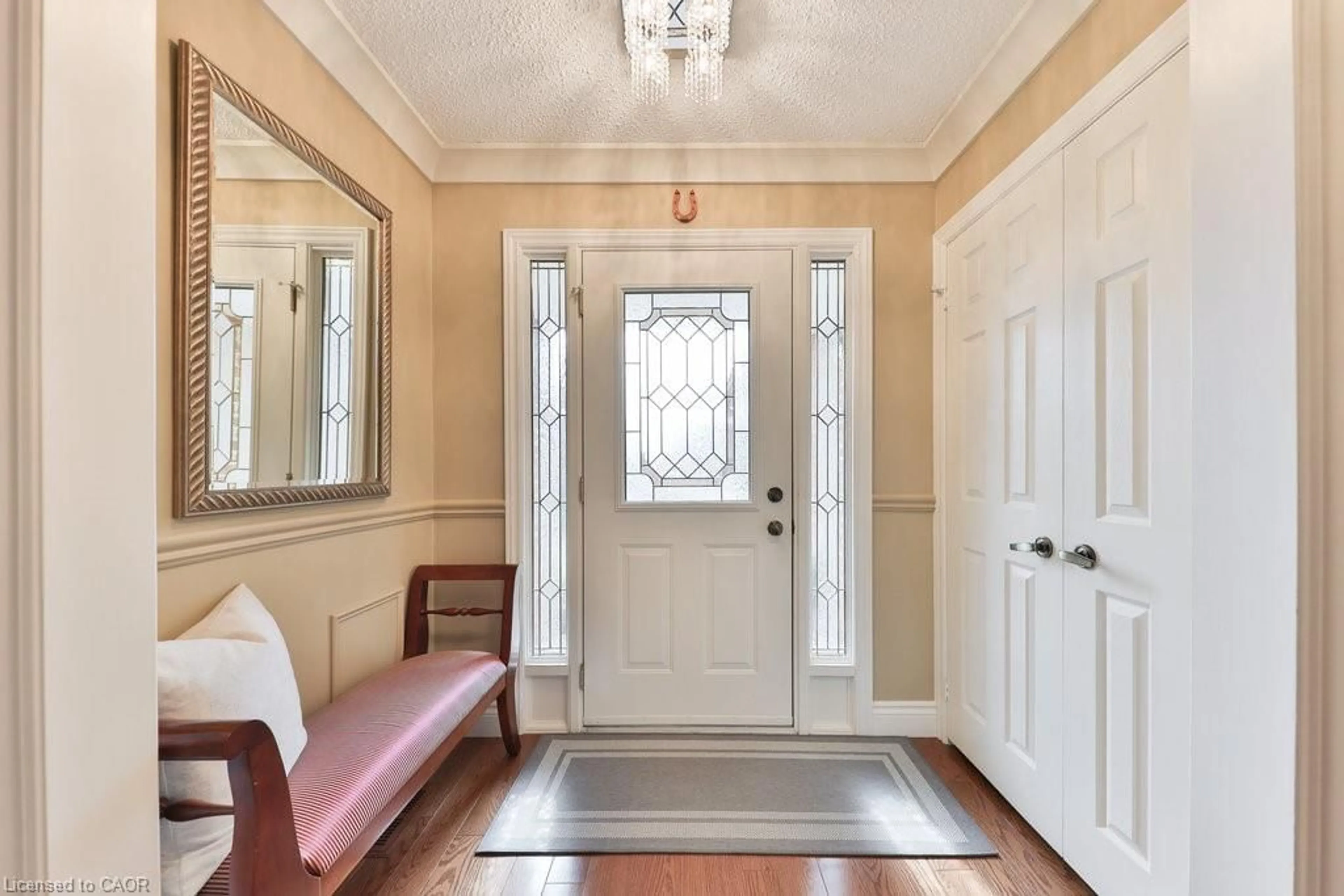 Indoor entryway for 2289 Beejay Crt, Mississauga Ontario L5M 2N6