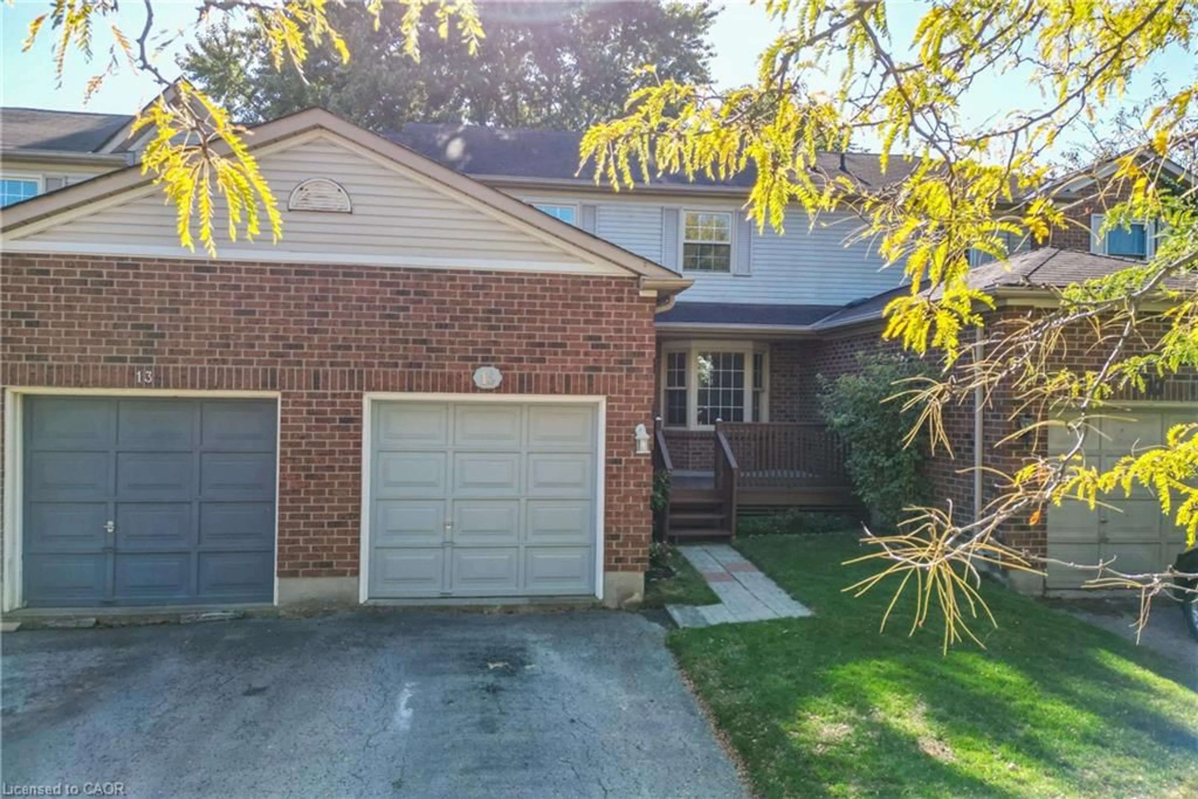 Home with brick exterior material, street for 15 Hedgelawn Dr, Grimsby Ontario L3M 5G9