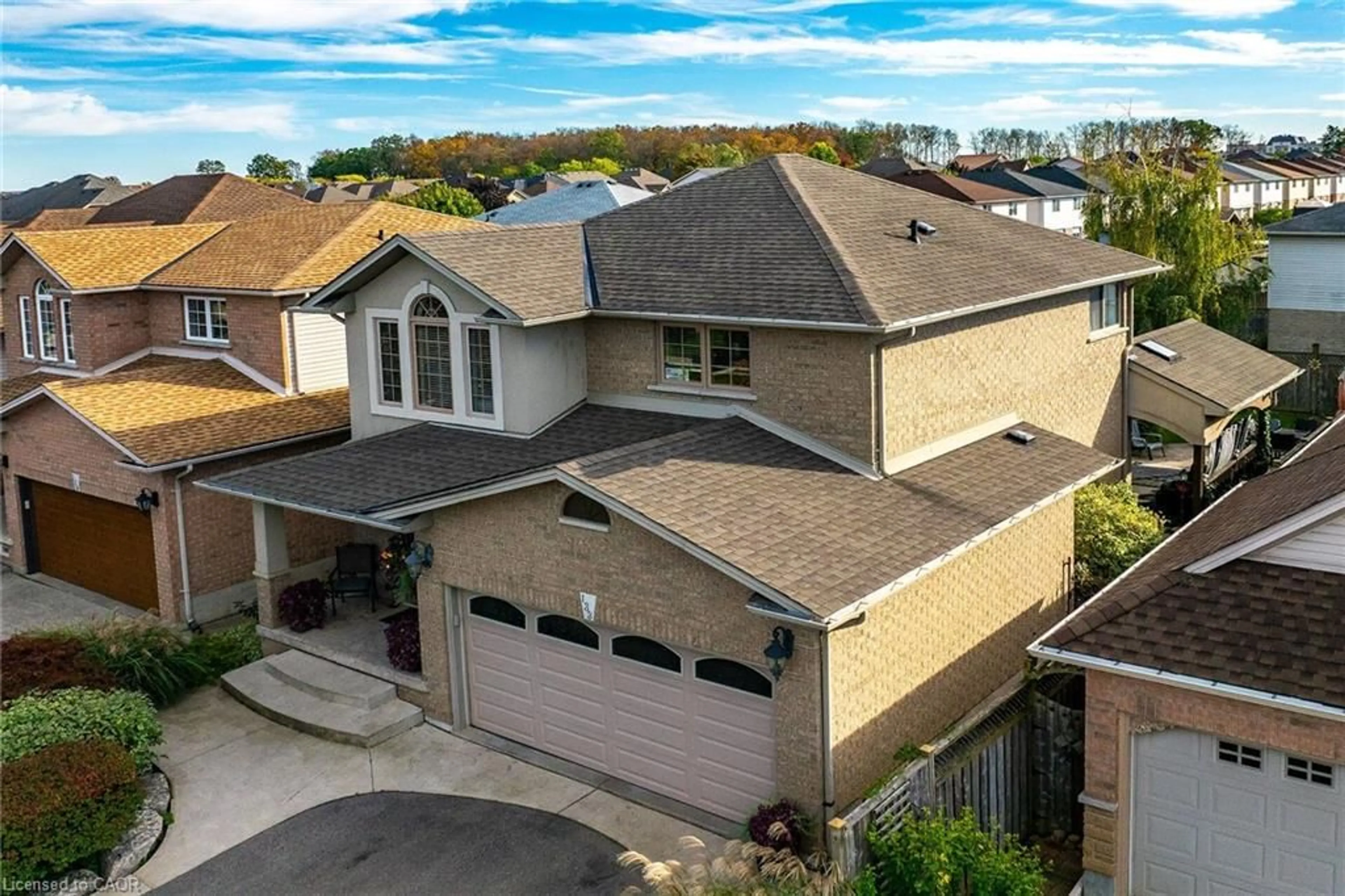 A pic from outside/outdoor area/front of a property/back of a property/a pic from drone, street for 133 Eringate Dr, Stoney Creek Ontario L8J 3Y8