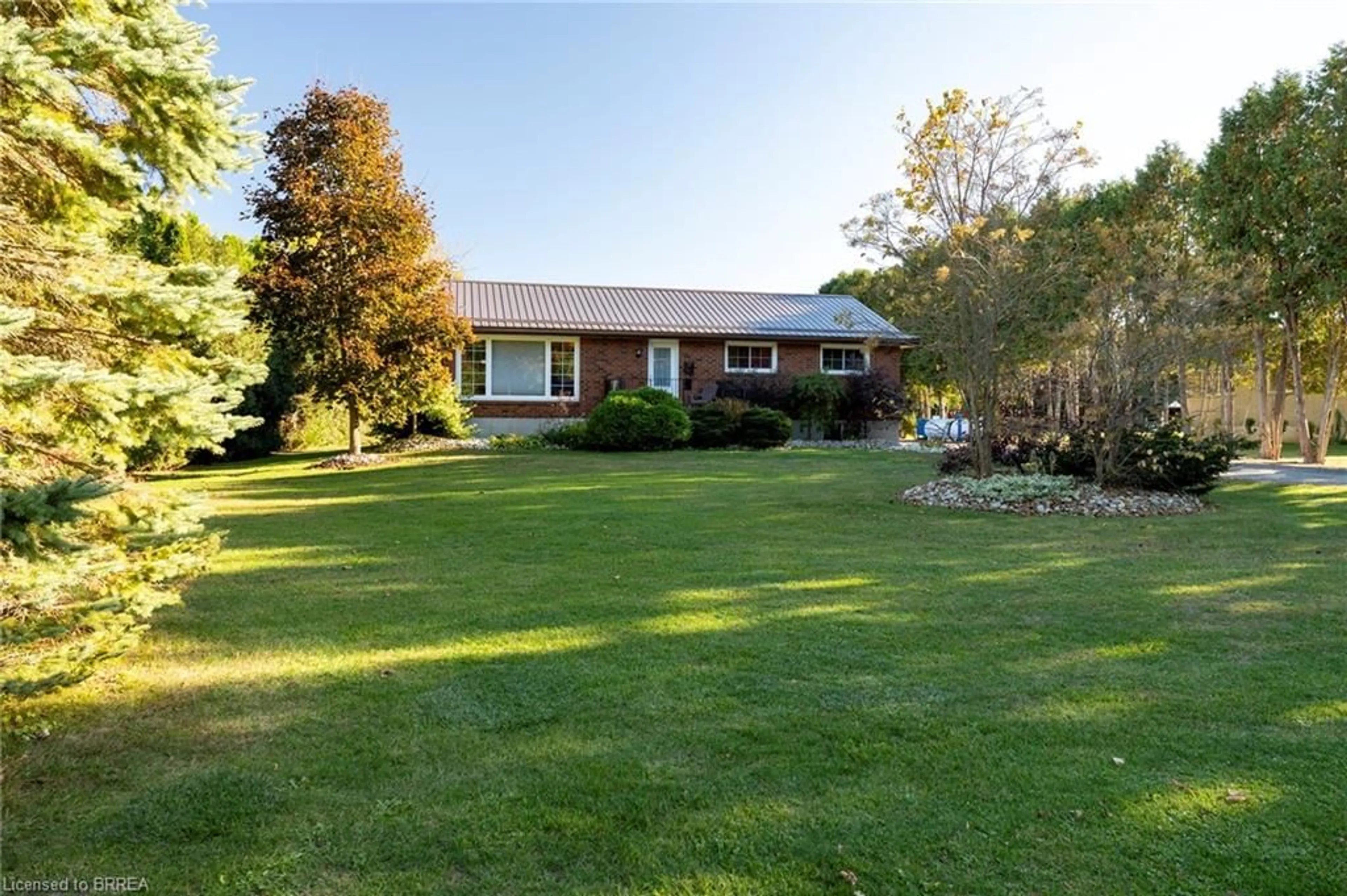 A pic from outside/outdoor area/front of a property/back of a property/a pic from drone, unknown for 976 Mcdowell Rd, Simcoe Ontario N3Y 4J9