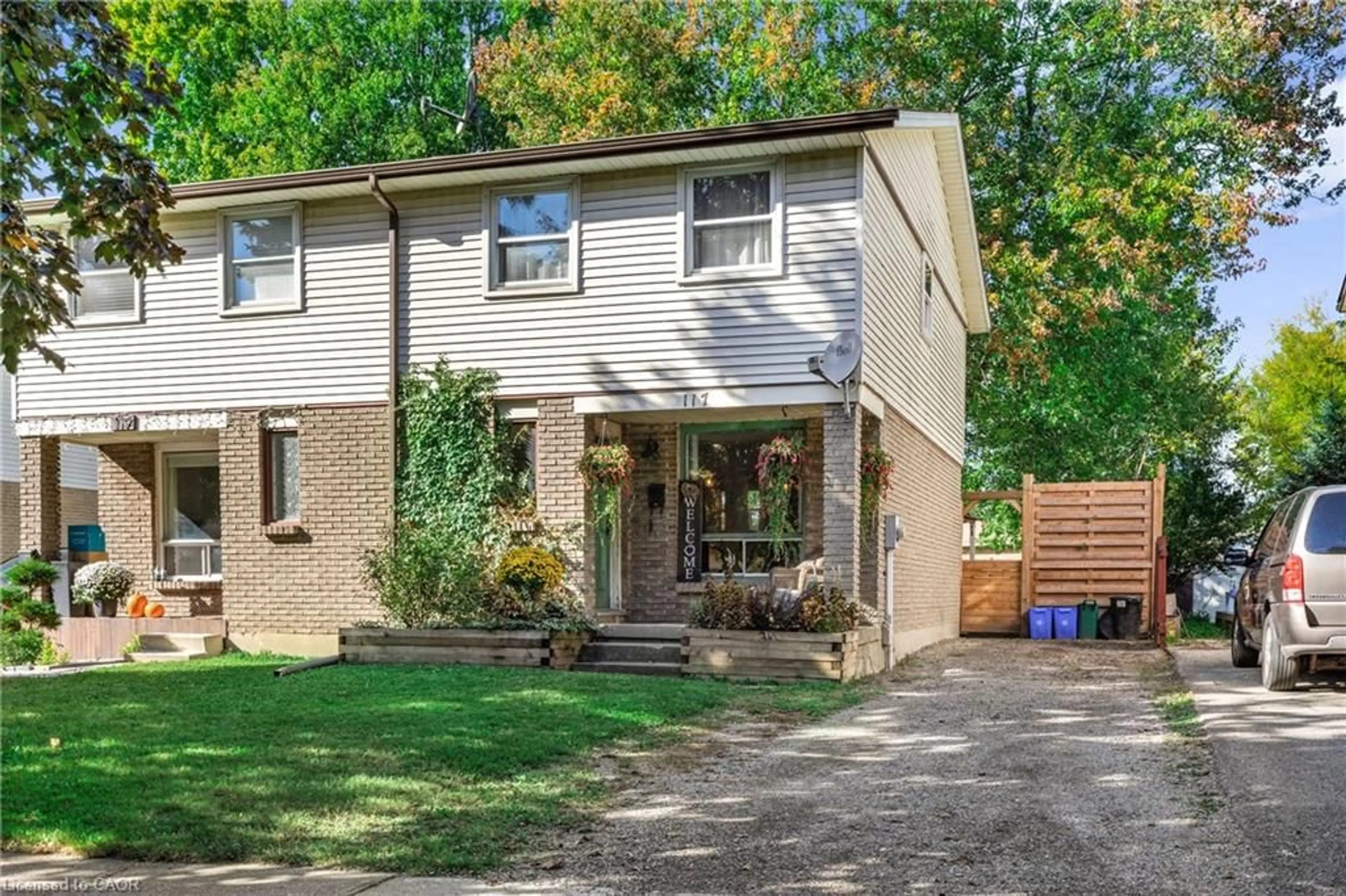 Home with brick exterior material, street for 117 Graystone Cres, Welland Ontario L3C 6G6