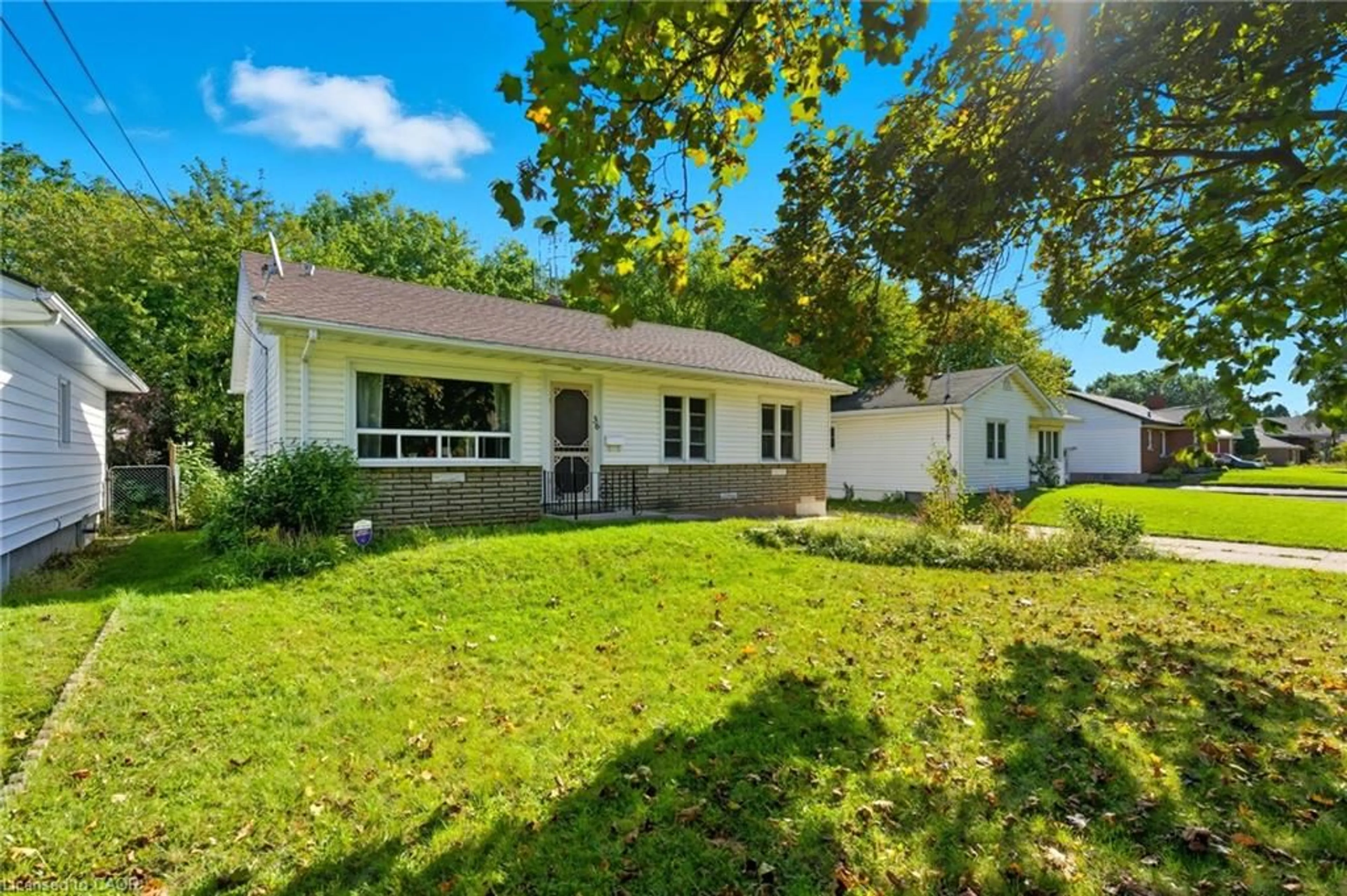 Home with vinyl exterior material, street for 36 Woodelm Dr, St. Catharines Ontario L2M 4N3