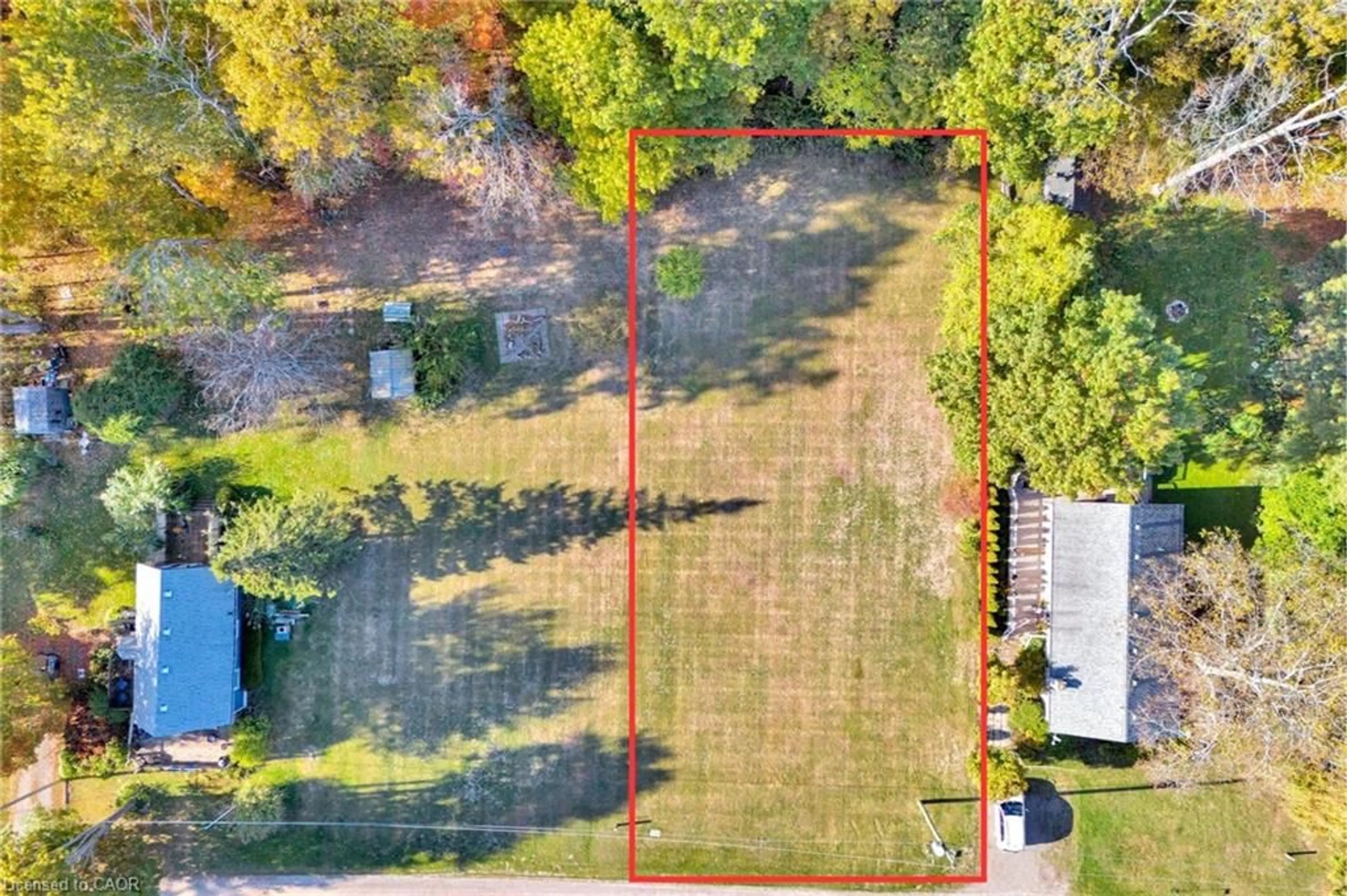 A pic from outside/outdoor area/front of a property/back of a property/a pic from drone, unknown for 527 Avalon Lane, Simcoe Ontario N3Y 4K2