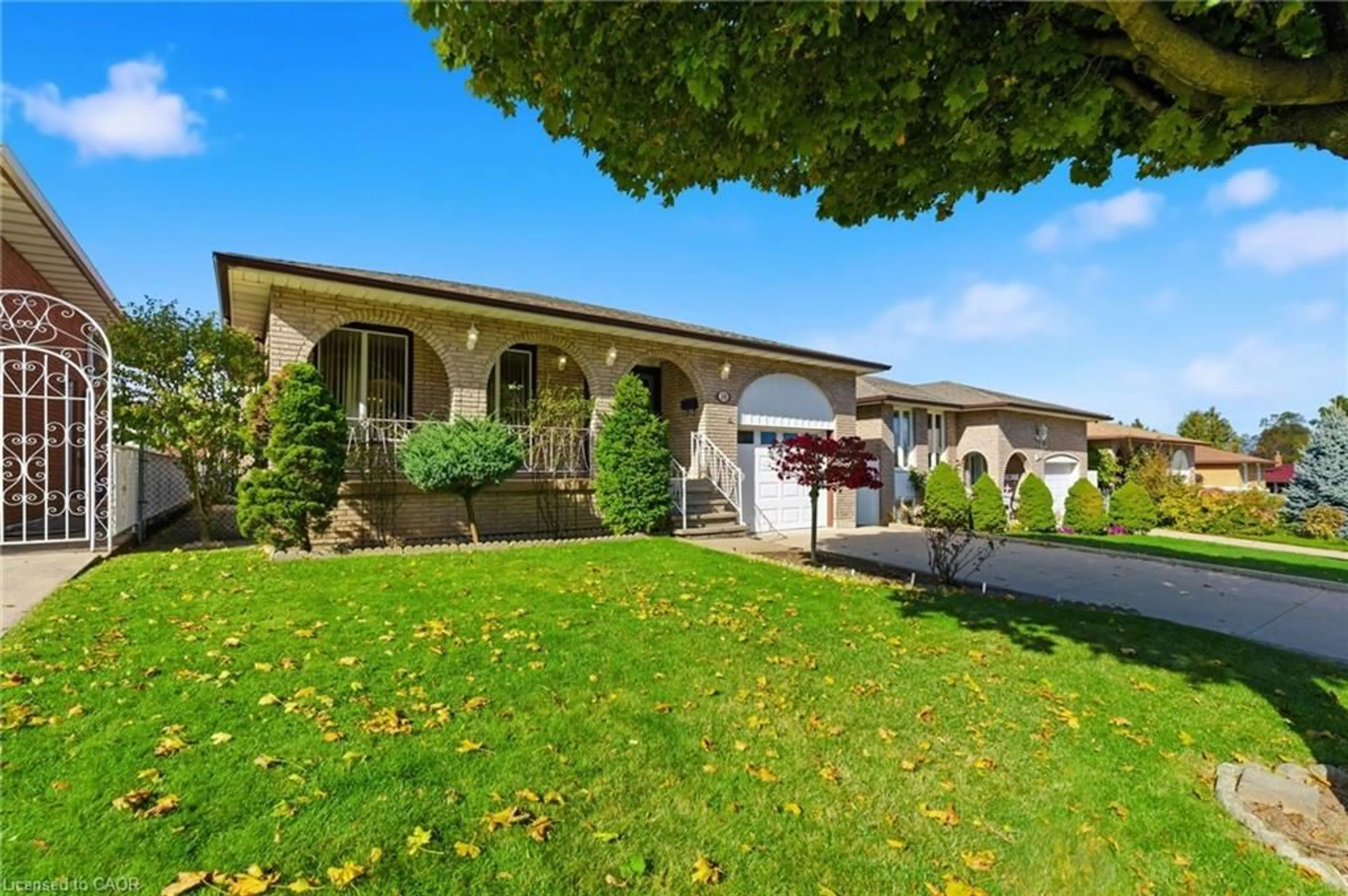 Home with vinyl exterior material, street for 16 Tara Crt, Hamilton Ontario L8K 6E6