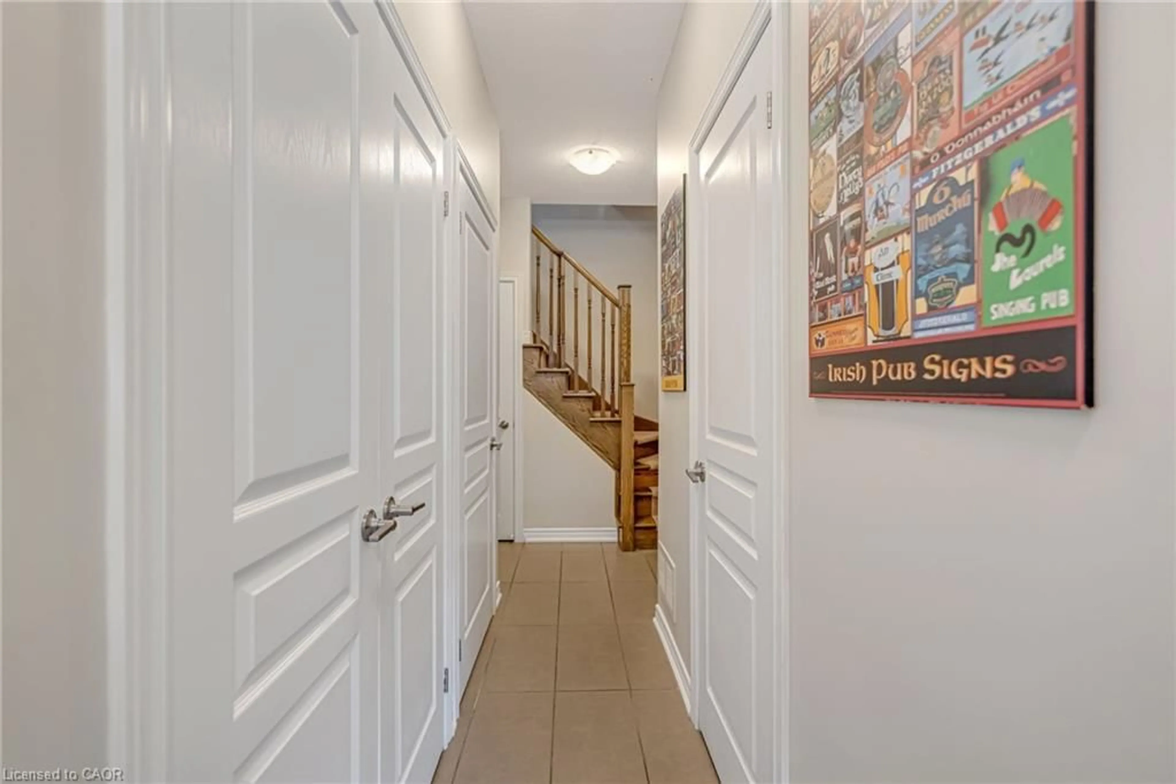 Indoor foyer for 215 Dundas St #27, Waterdown Ontario L8B 0X2