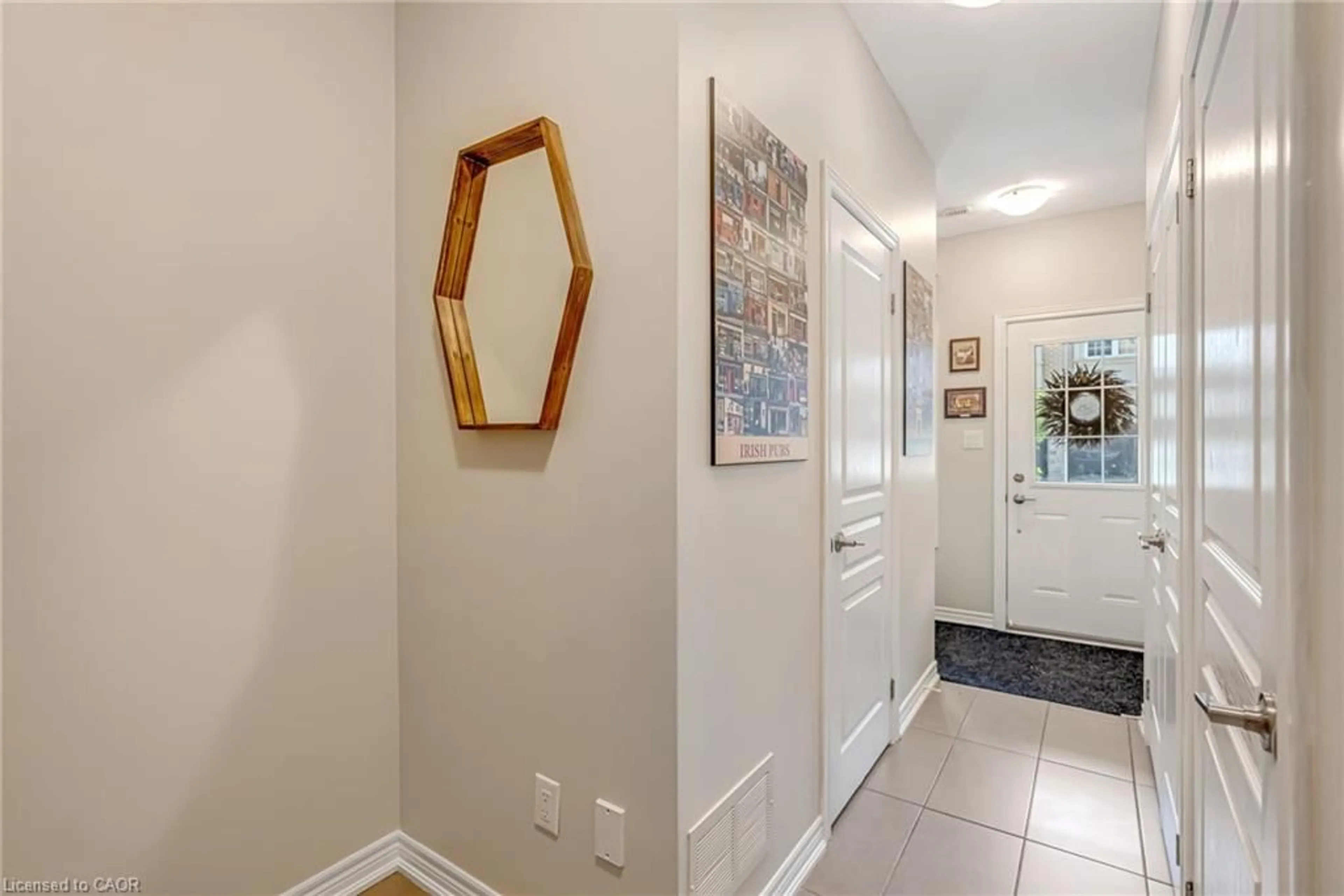 Indoor entryway for 215 Dundas St #27, Waterdown Ontario L8B 0X2