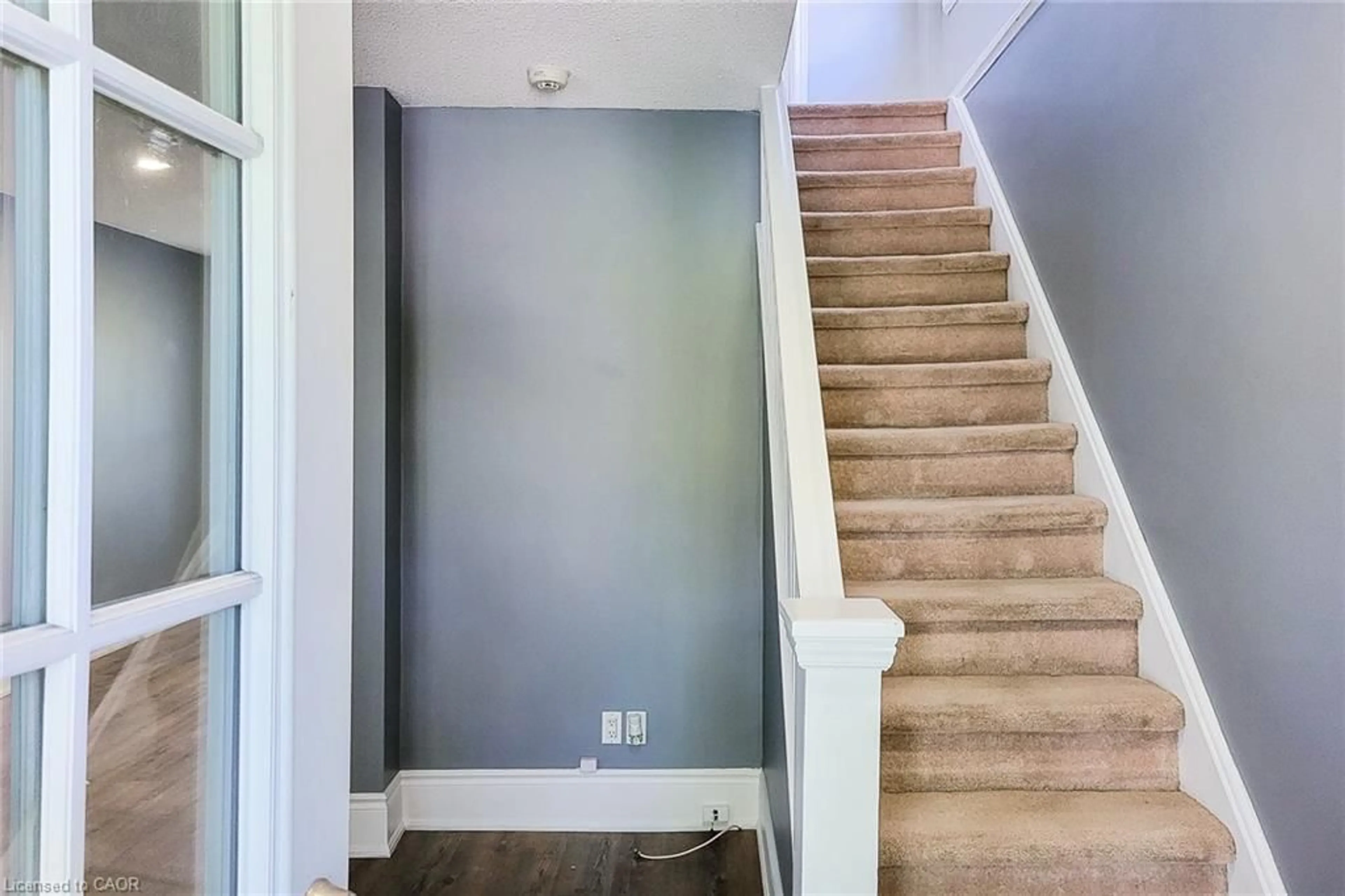 Indoor entryway for 449 Hughson St, Hamilton Ontario L8L 4N4