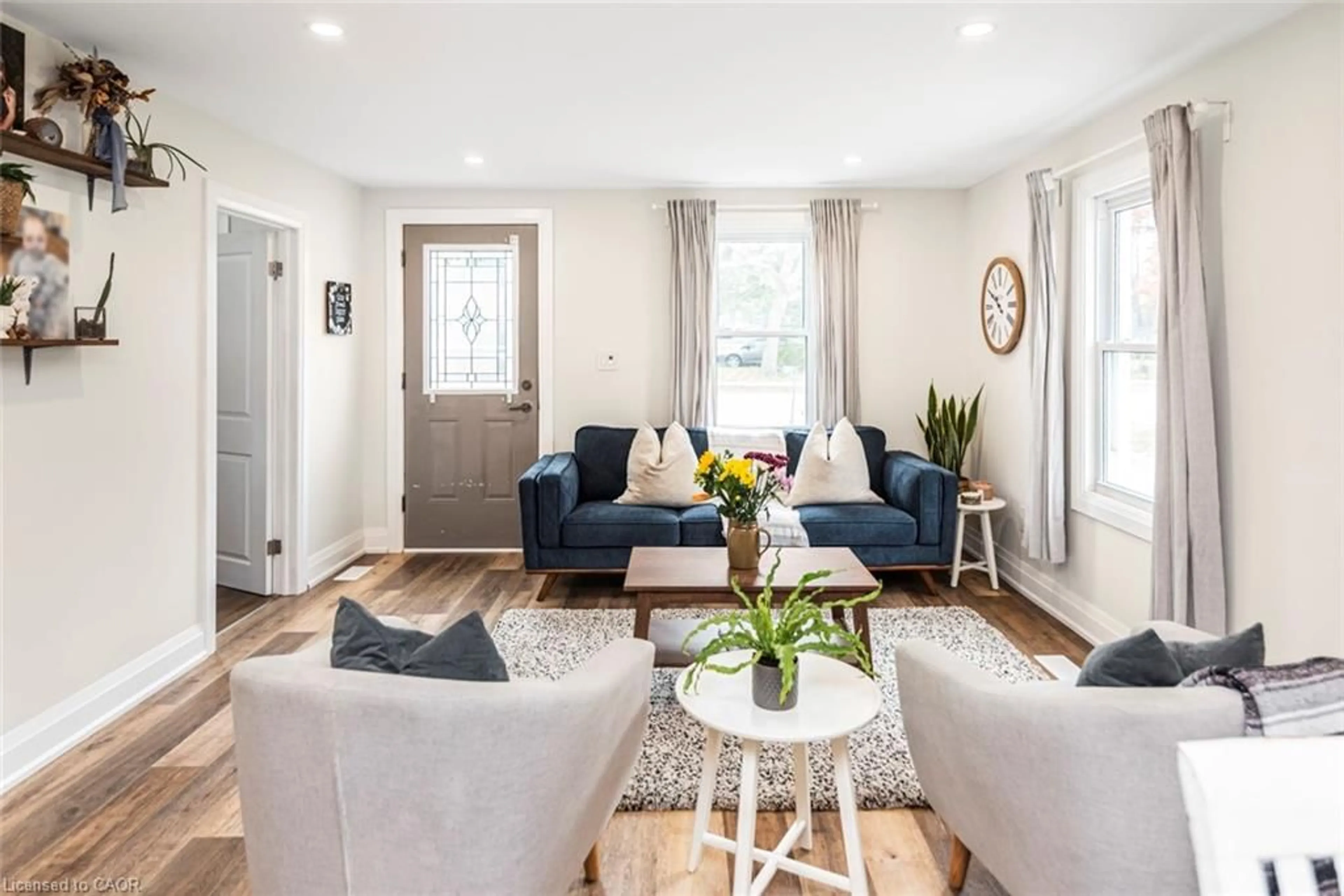 Living room with furniture, unknown for 5099 Canborough Rd, Wellandport Ontario L0R 2J0