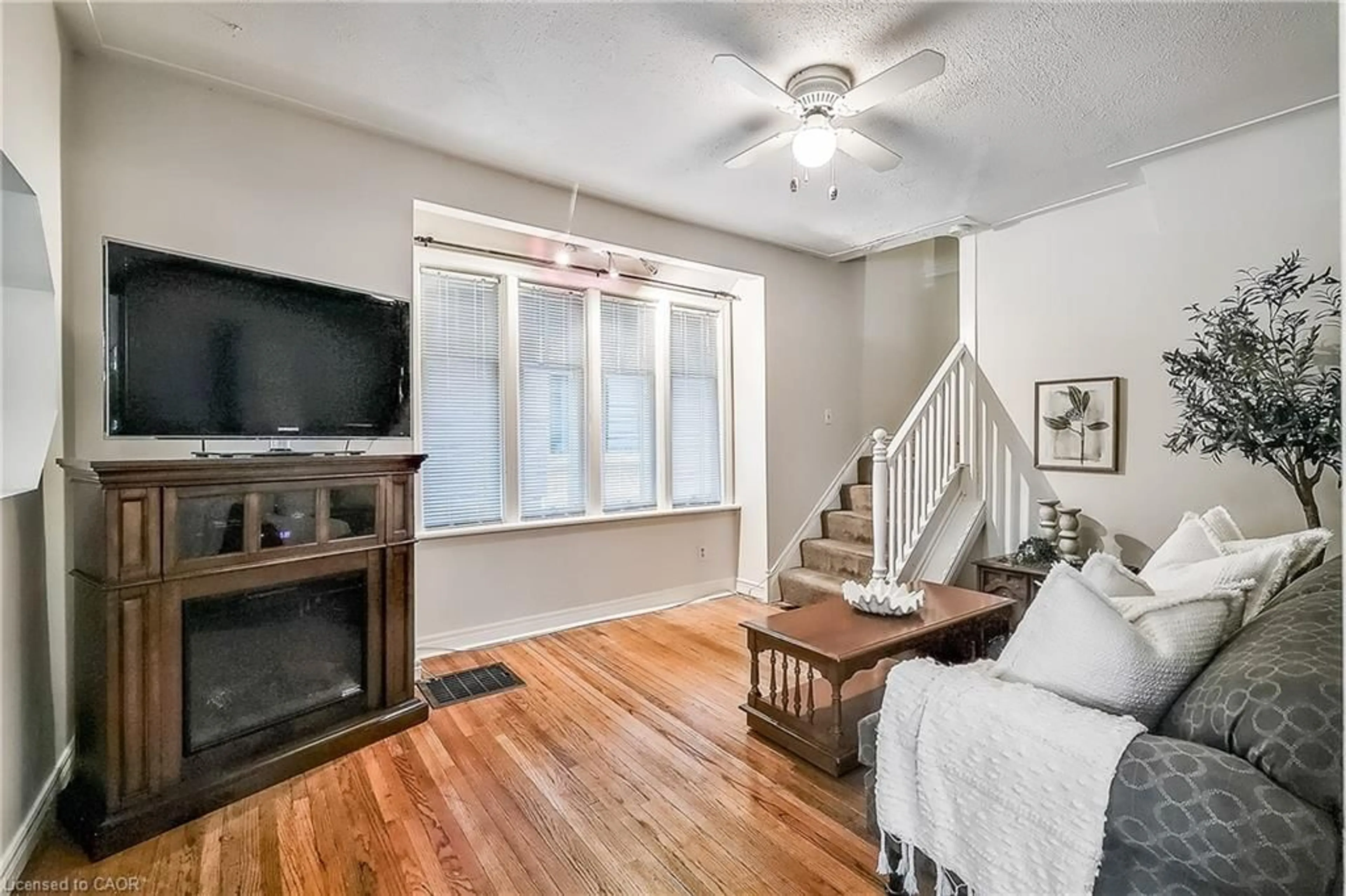 Living room with furniture, unknown for 30 Troy St, Kitchener Ontario N2H 1L8