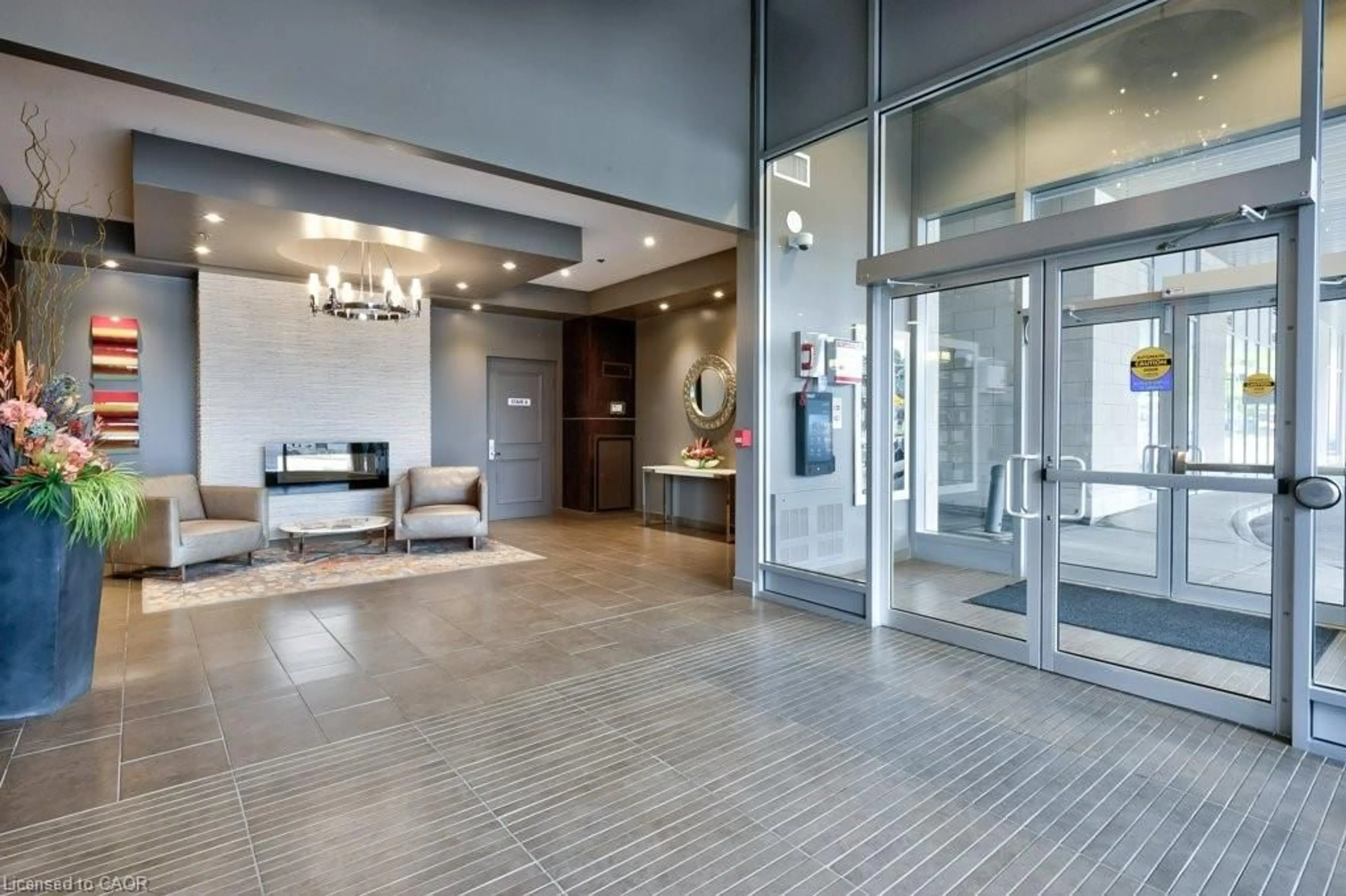 Indoor foyer for 191 King St #508, Waterloo Ontario N2J 1R1