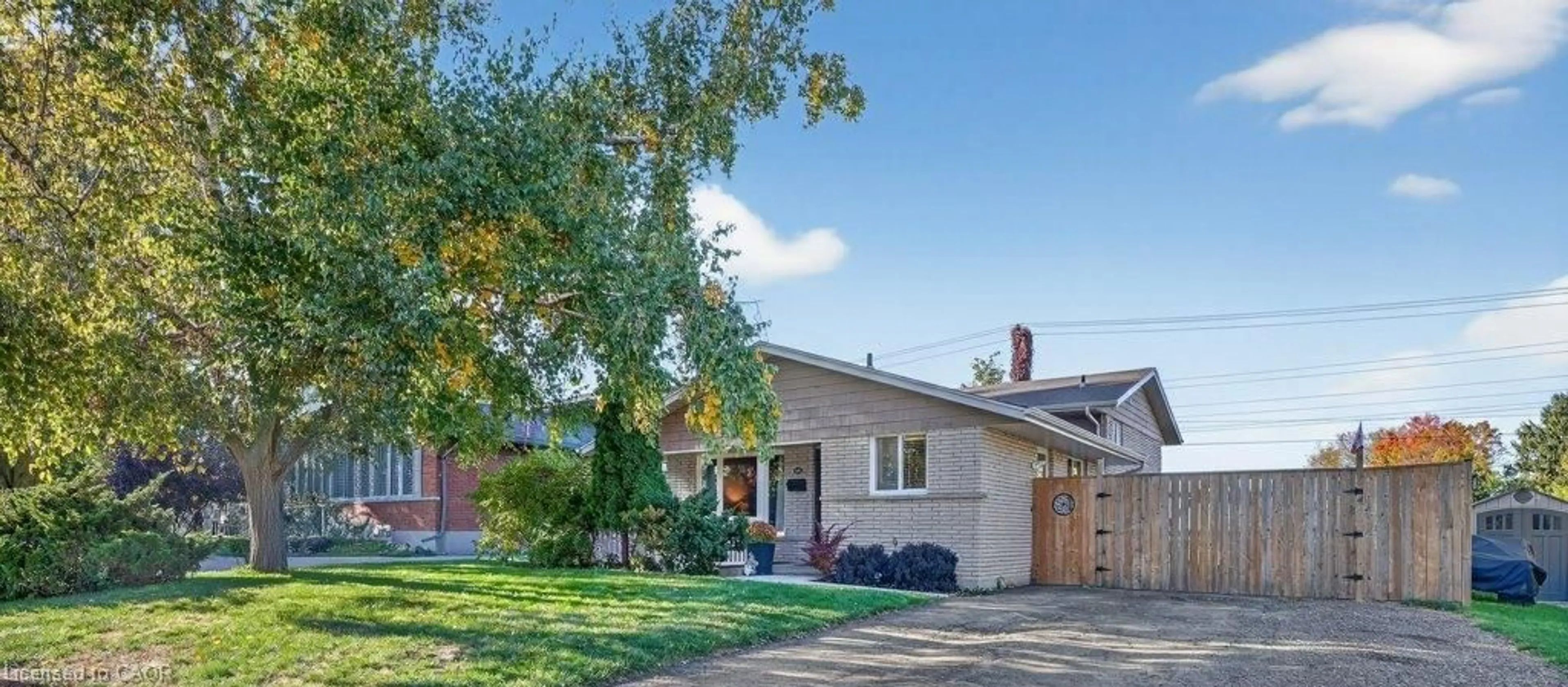 Home with brick exterior material, street for 34 Dunsmere Crt, Kitchener Ontario N2E 1V4