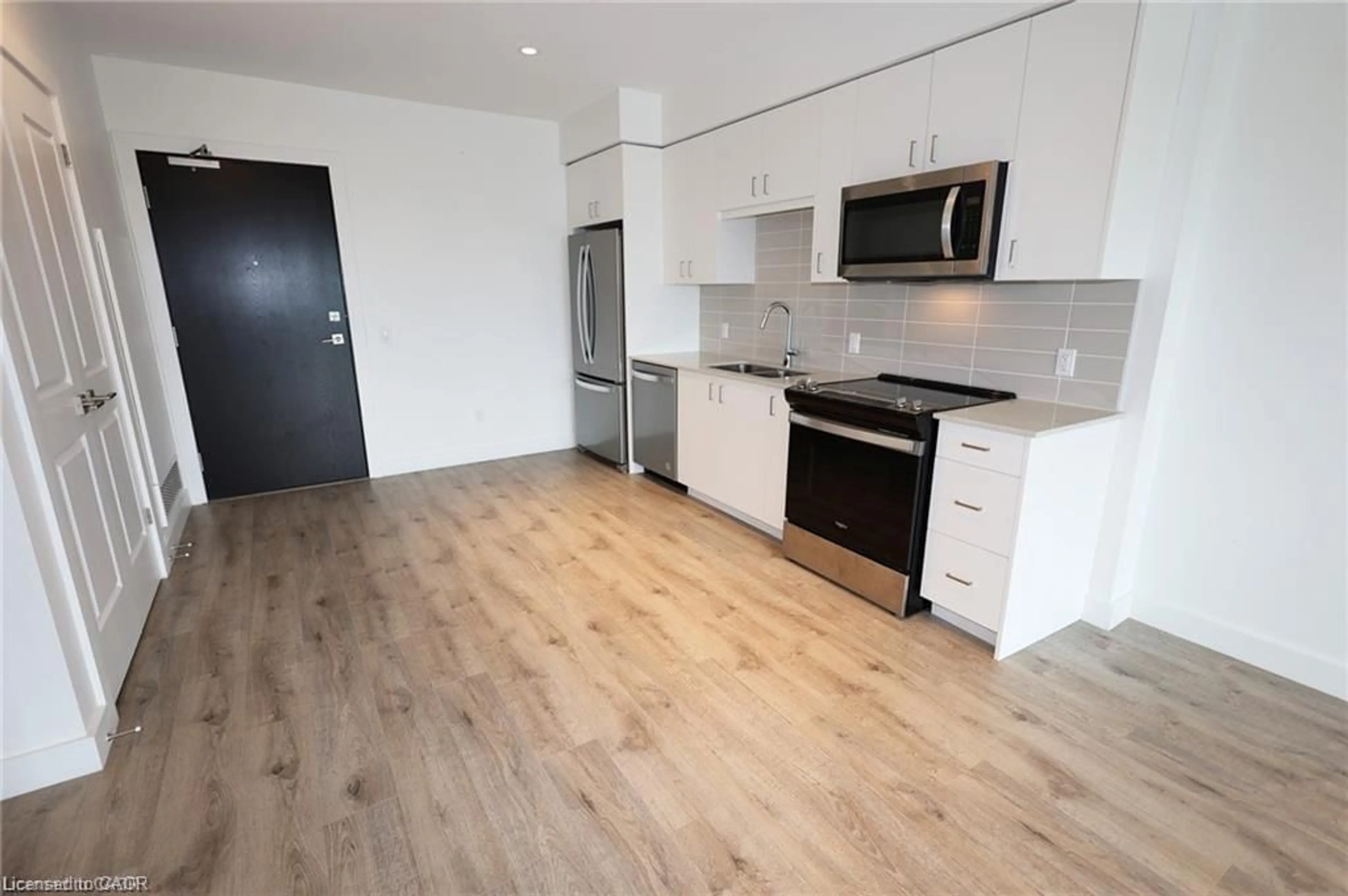 Standard kitchen, wood/laminate floor for 50 Grand Ave #1004, Cambridge Ontario N1S 0C2