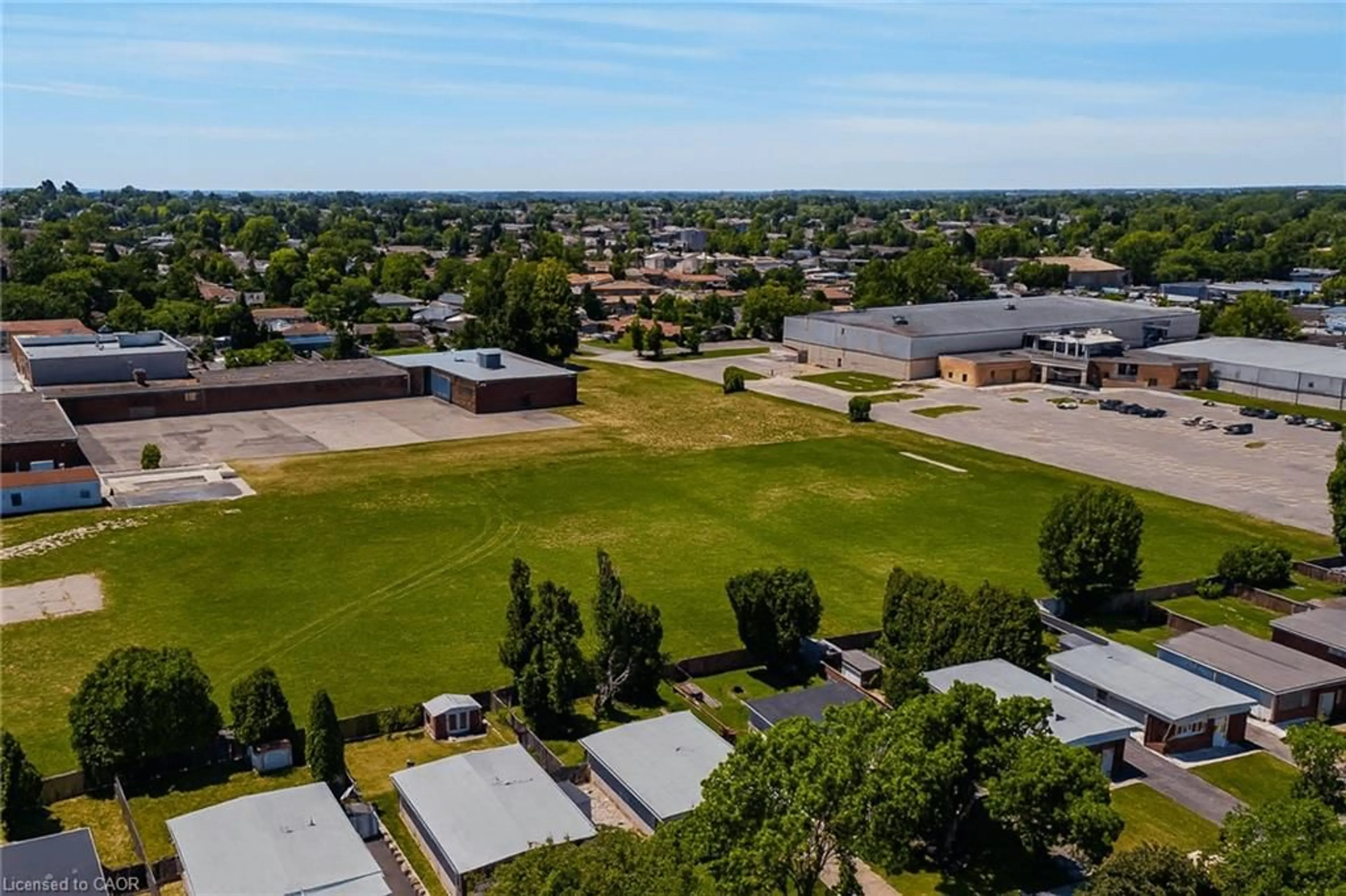 A pic from outside/outdoor area/front of a property/back of a property/a pic from drone, mountain view for 14 Ronaldshay Ave, Hamilton Ontario L9A 3B1