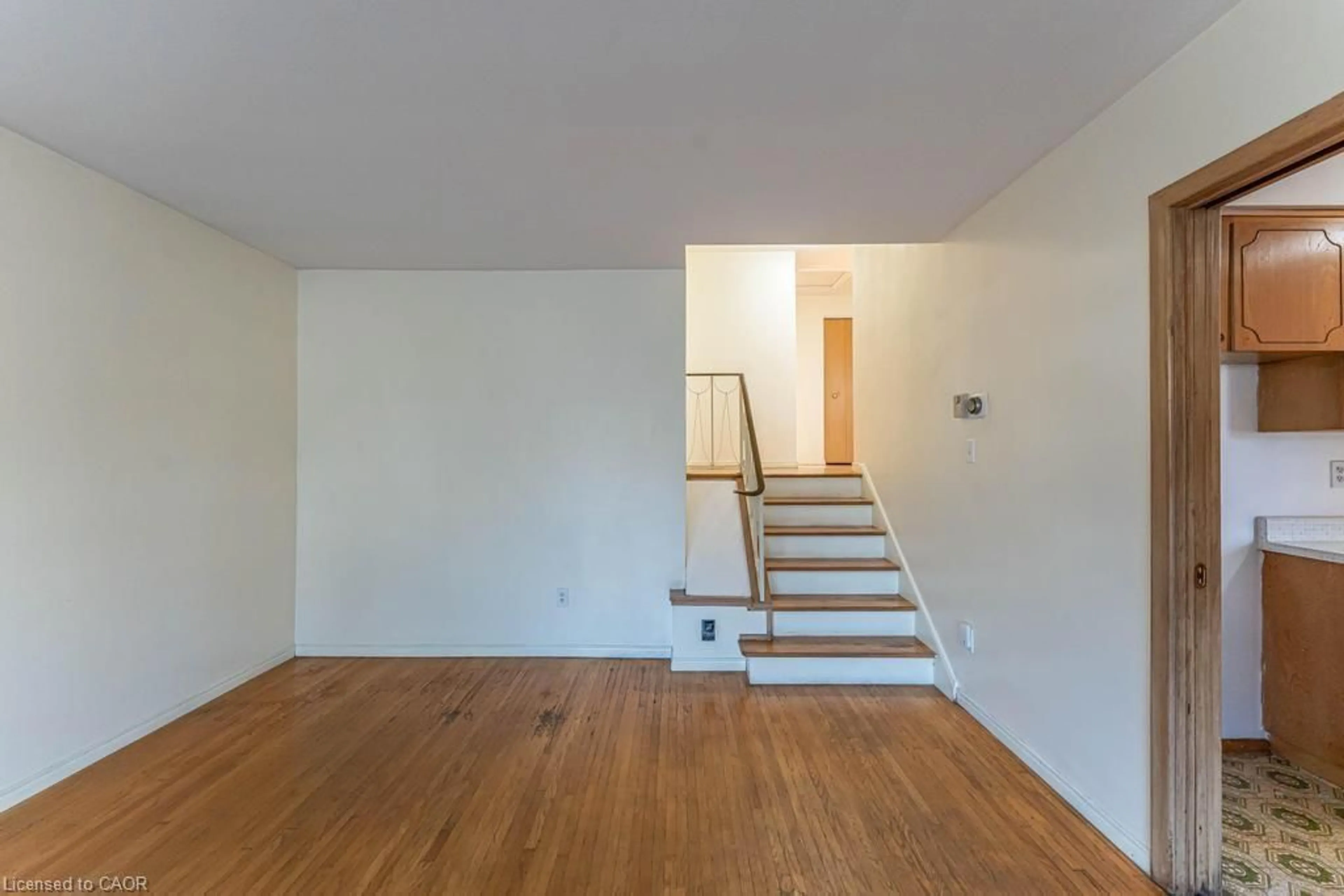 Stairs for 69 Buckingham Dr, Hamilton Ontario L9C 2G8