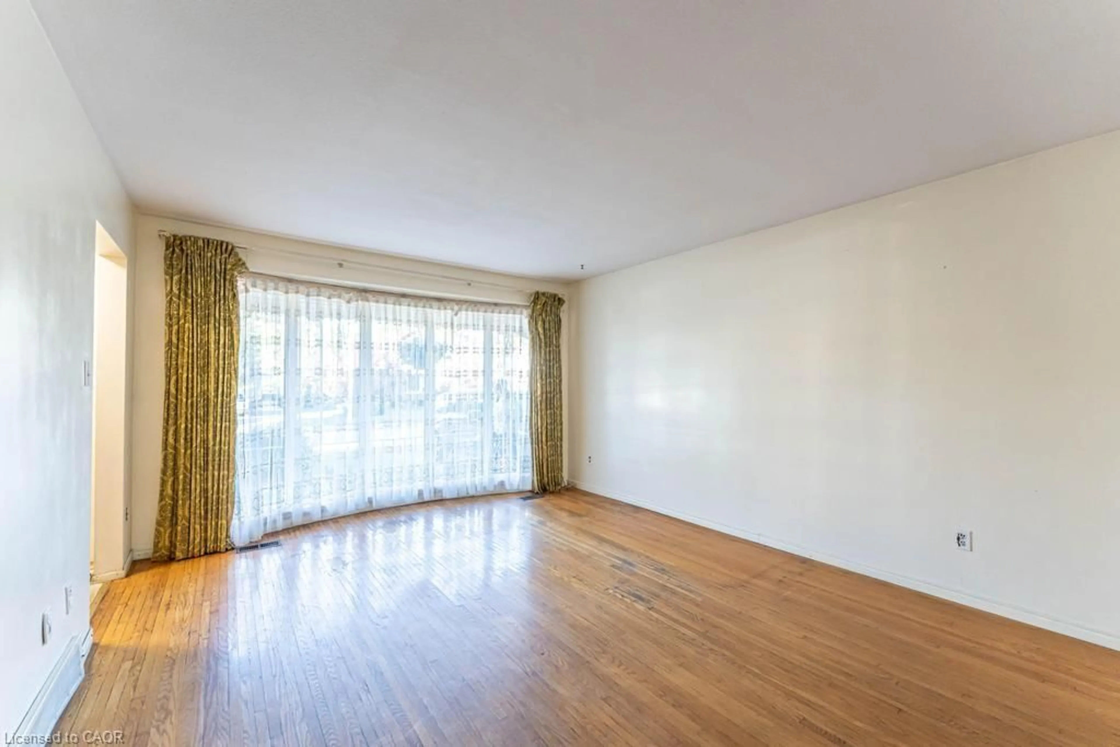 A pic of a room for 69 Buckingham Dr, Hamilton Ontario L9C 2G8