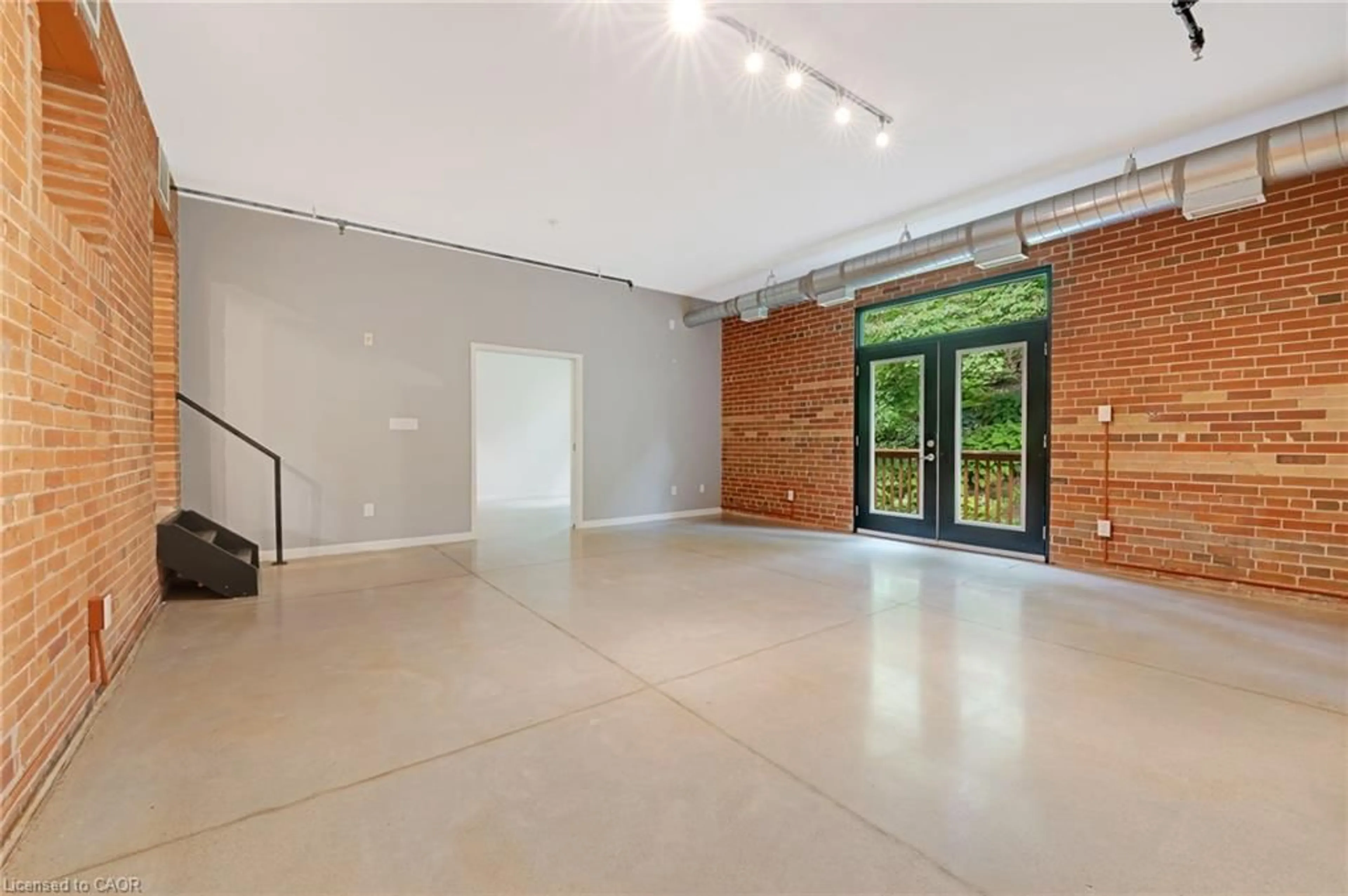 Indoor foyer for 85 Spruce St #206, Cambridge Ontario N1R 4K4