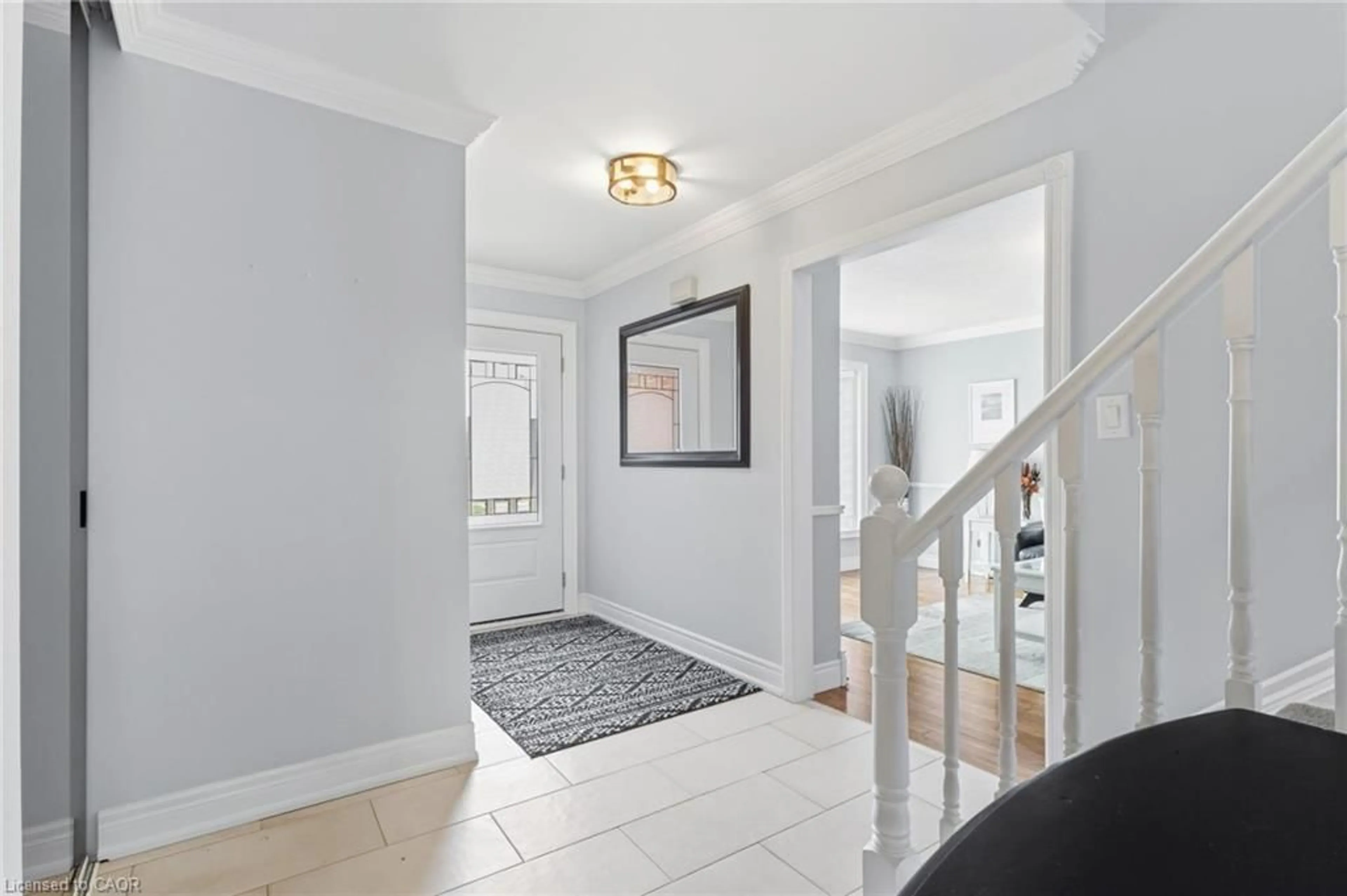Indoor entryway for 487 White Dr, Milton Ontario L9T 4G3