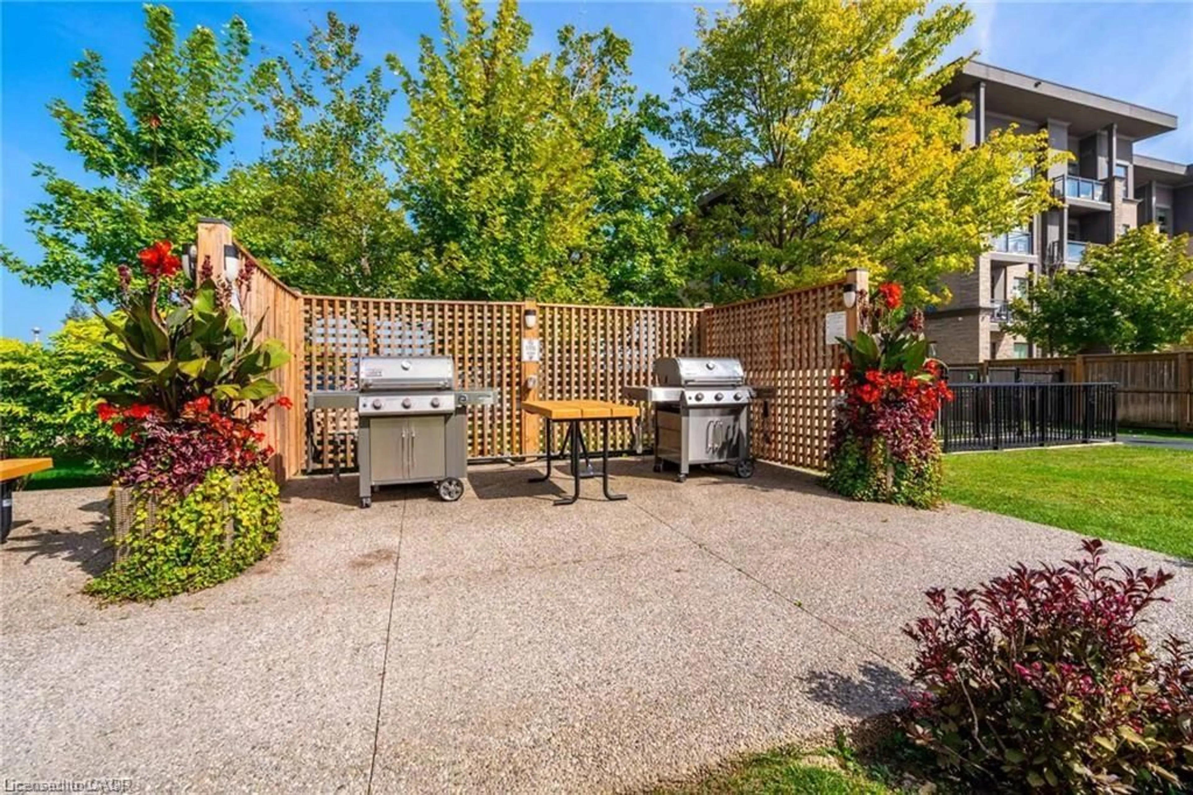 Patio, street for 301 Frances Ave #704, Stoney Creek Ontario L8E 3W6