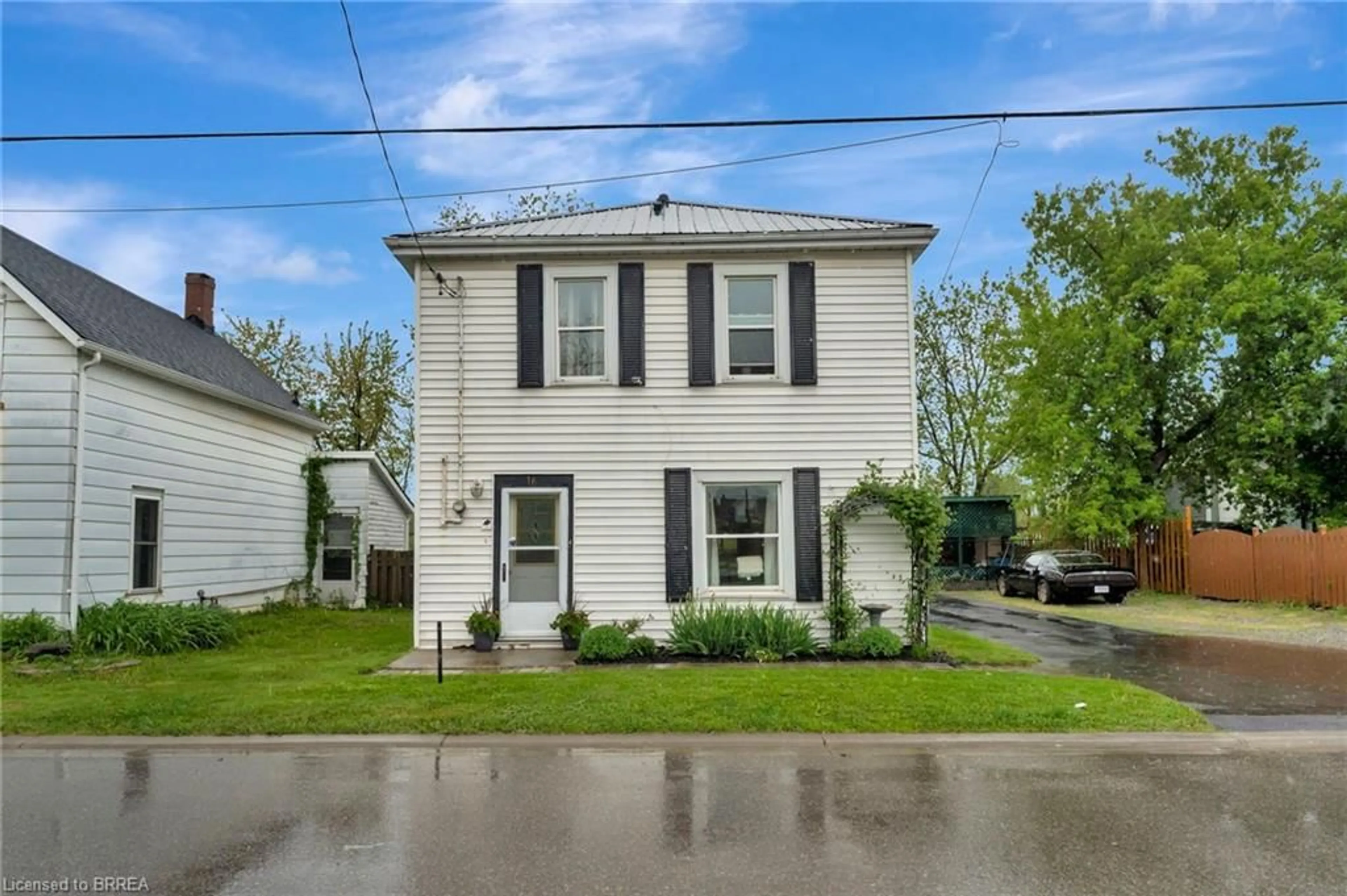 Home with vinyl exterior material, street for 16 John St, Hagersville Ontario N0A 1H0