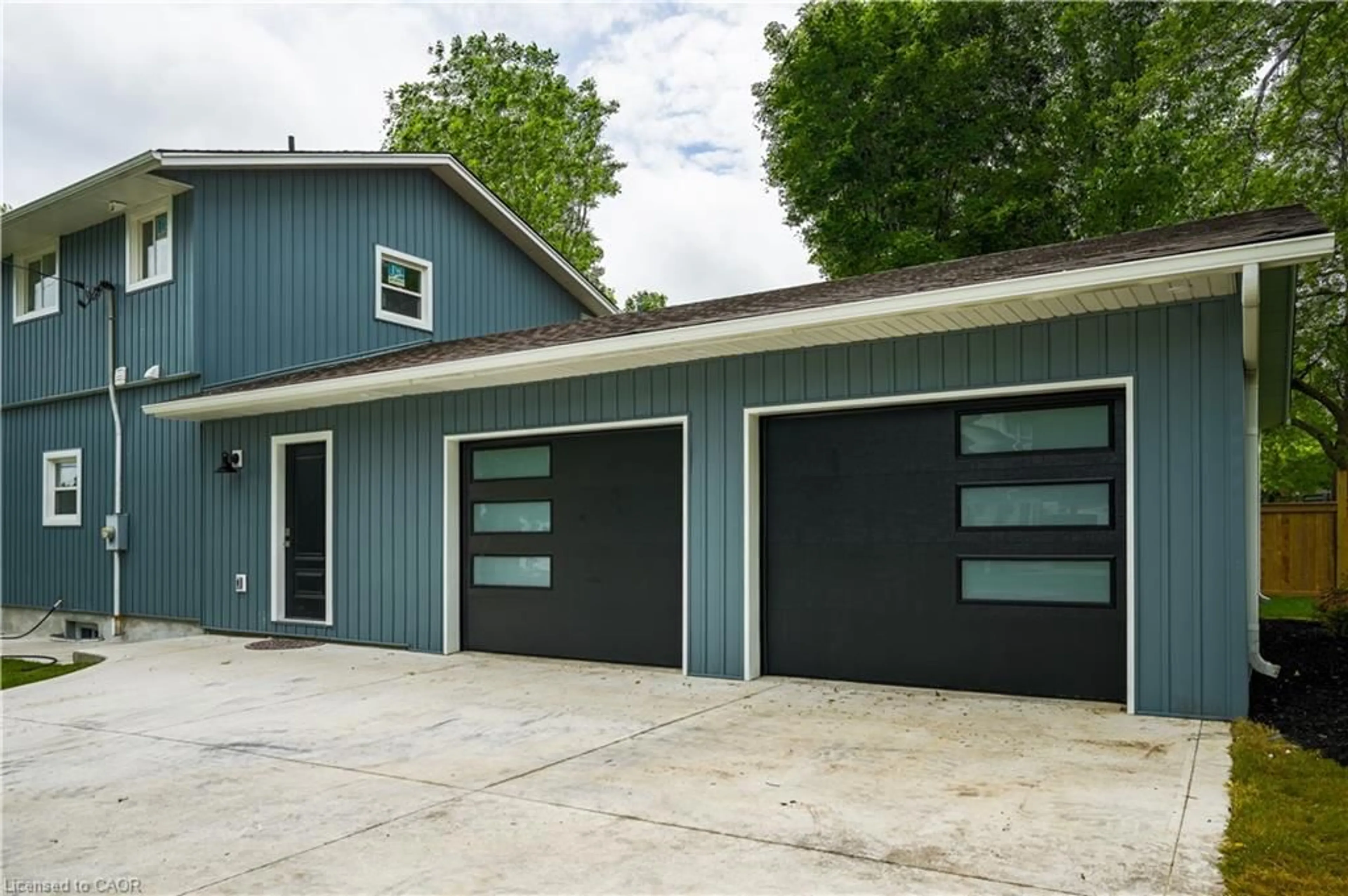 Indoor garage for 9 High St, St. George Ontario N0E 1N0