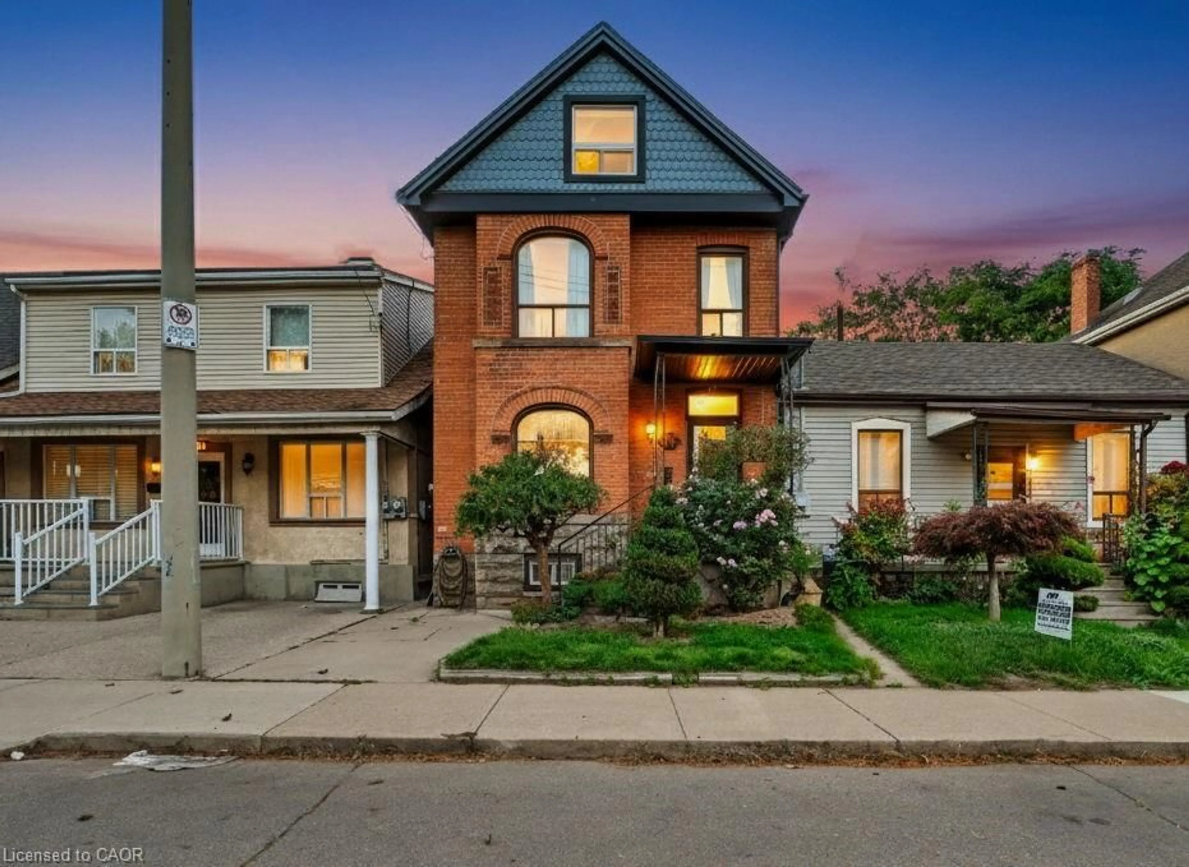 Home with brick exterior material, street for 23 Oak Ave, Hamilton Ontario L8L 5M7