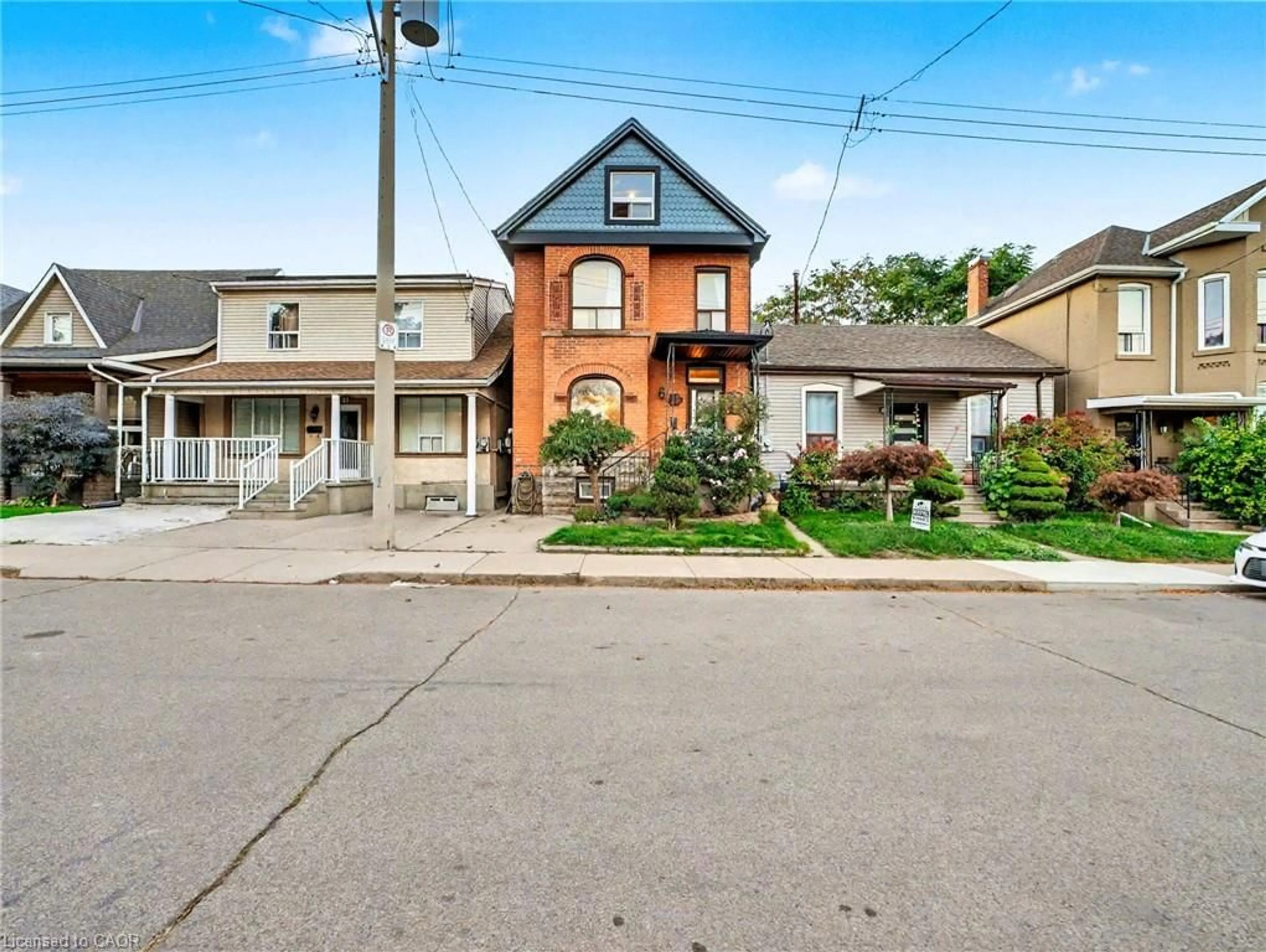 Home with brick exterior material, street for 23 Oak Ave, Hamilton Ontario L8L 5M7