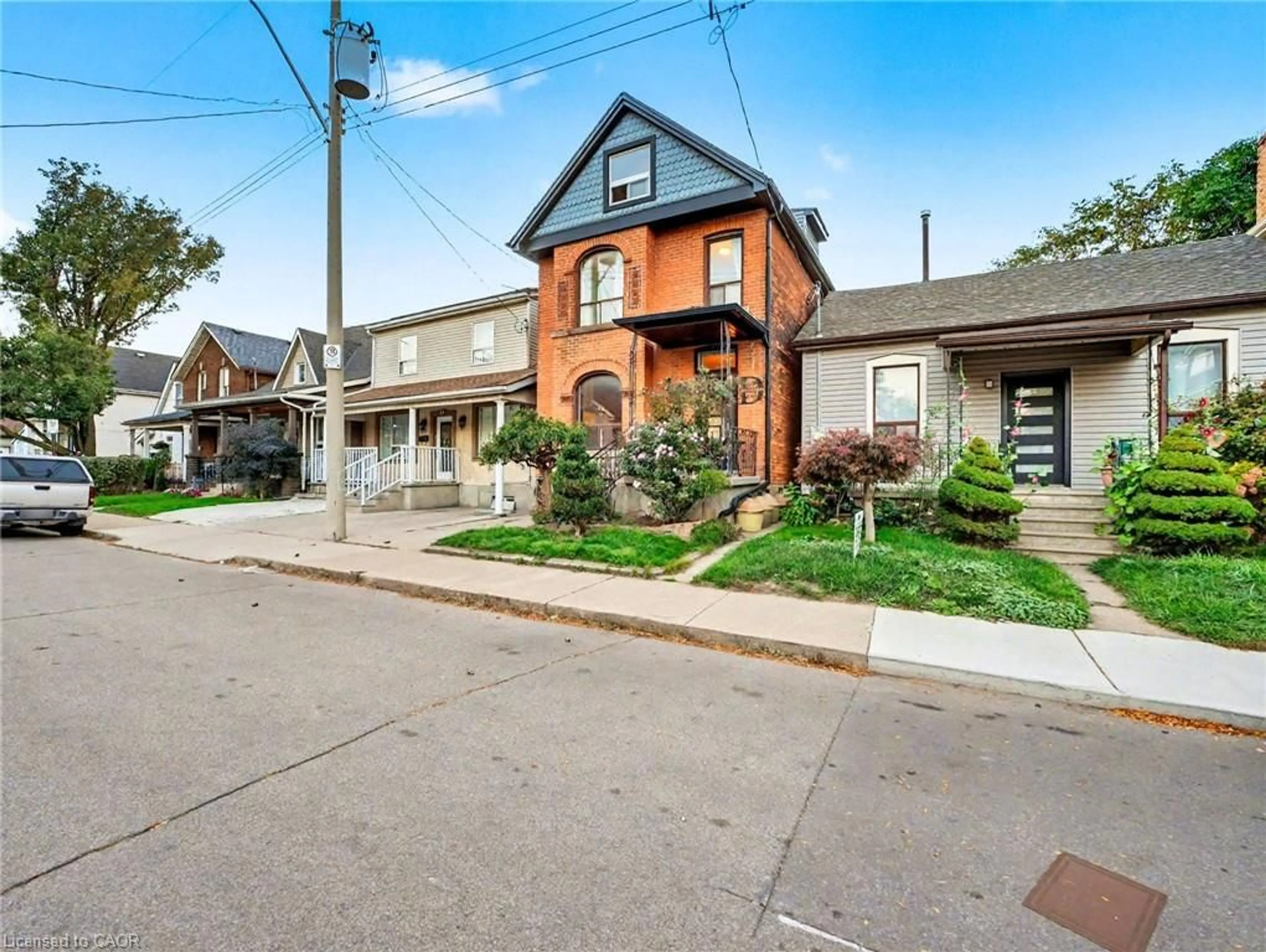 Home with brick exterior material, street for 23 Oak Ave, Hamilton Ontario L8L 5M7